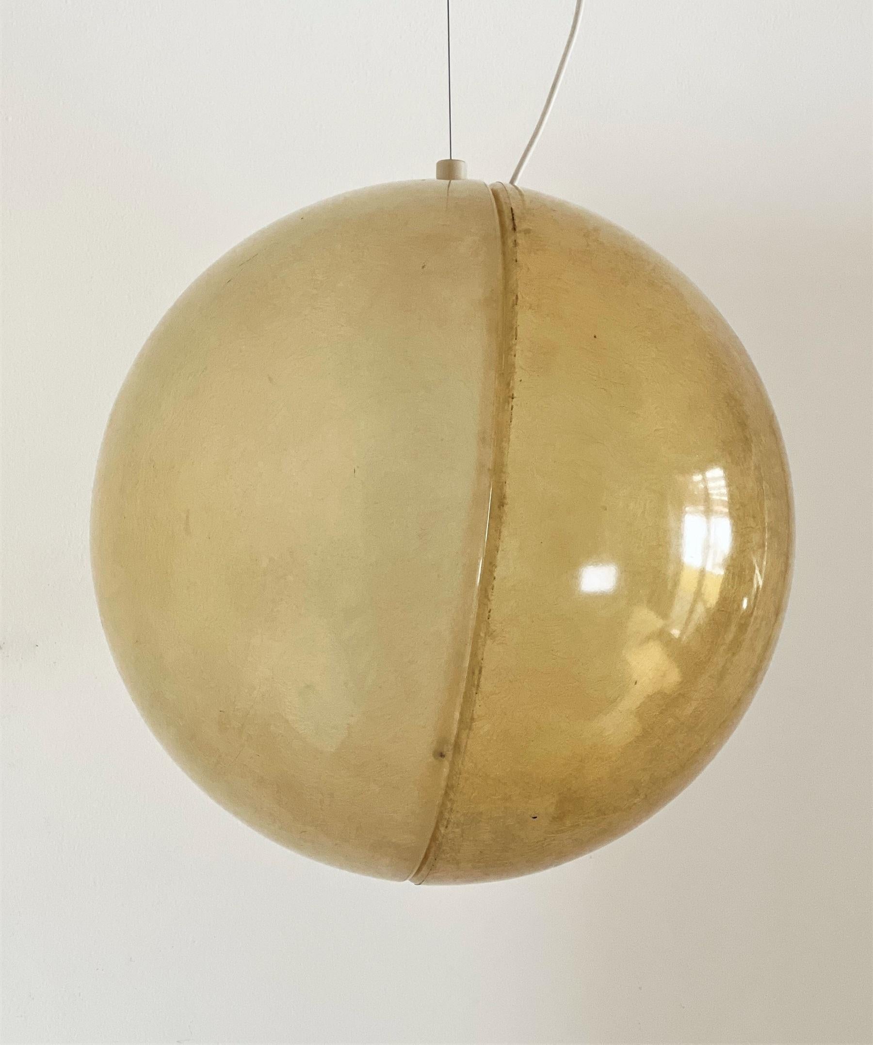 Italian Midcentury Pendant Light in Fiberglass, 1960s 3