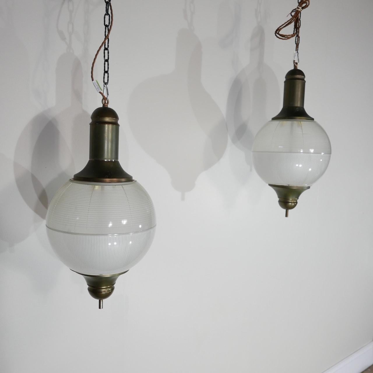 A pair of italian glass and metal pendant light. 

Quality thick glass. 

Only one light is available now. 

Price per light.
 