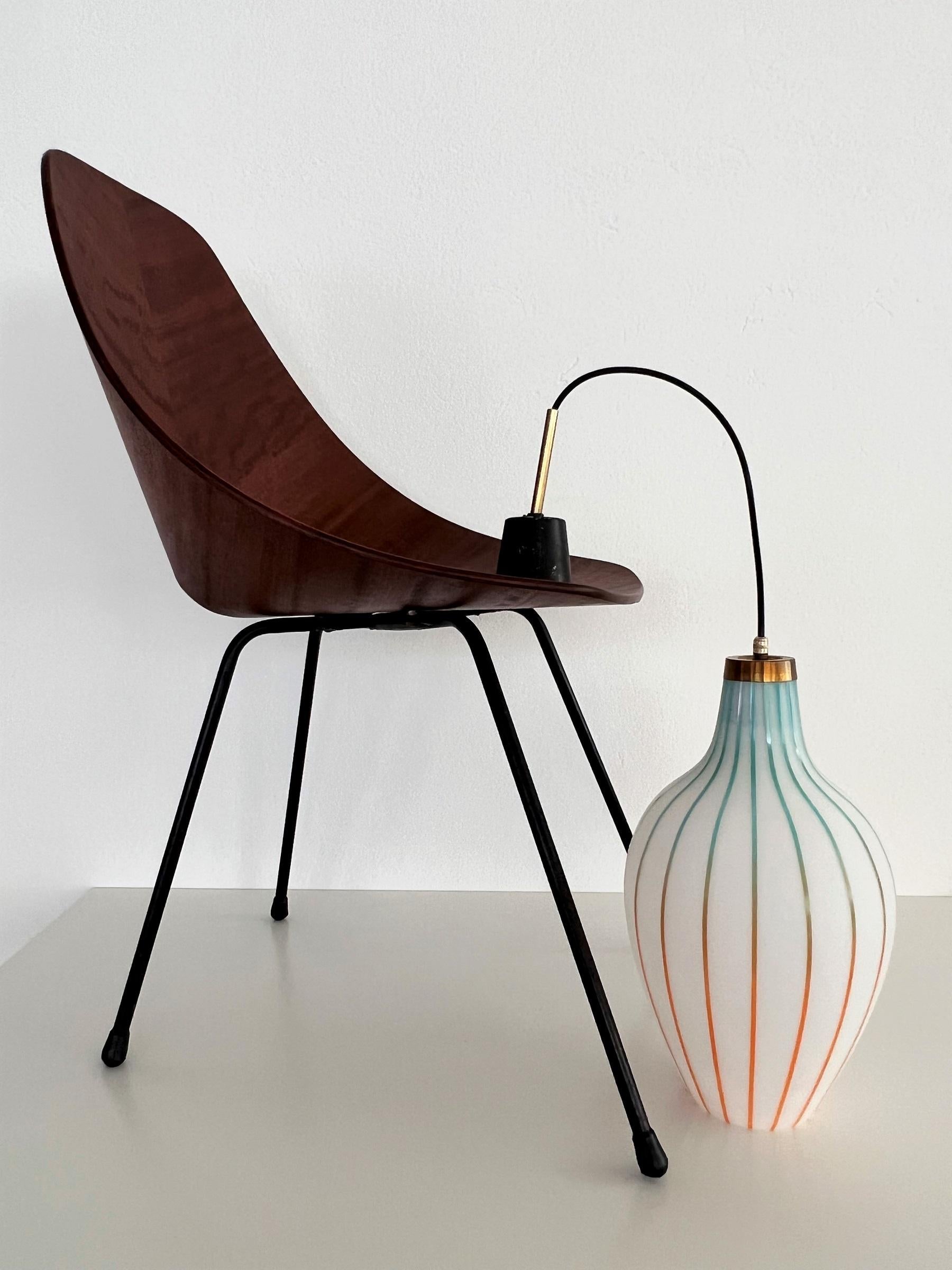 Mid-Century Modern Lampe à suspension italienne du milieu du siècle dernier avec verre de Murano de style Massimo Vignelli, années 60 en vente