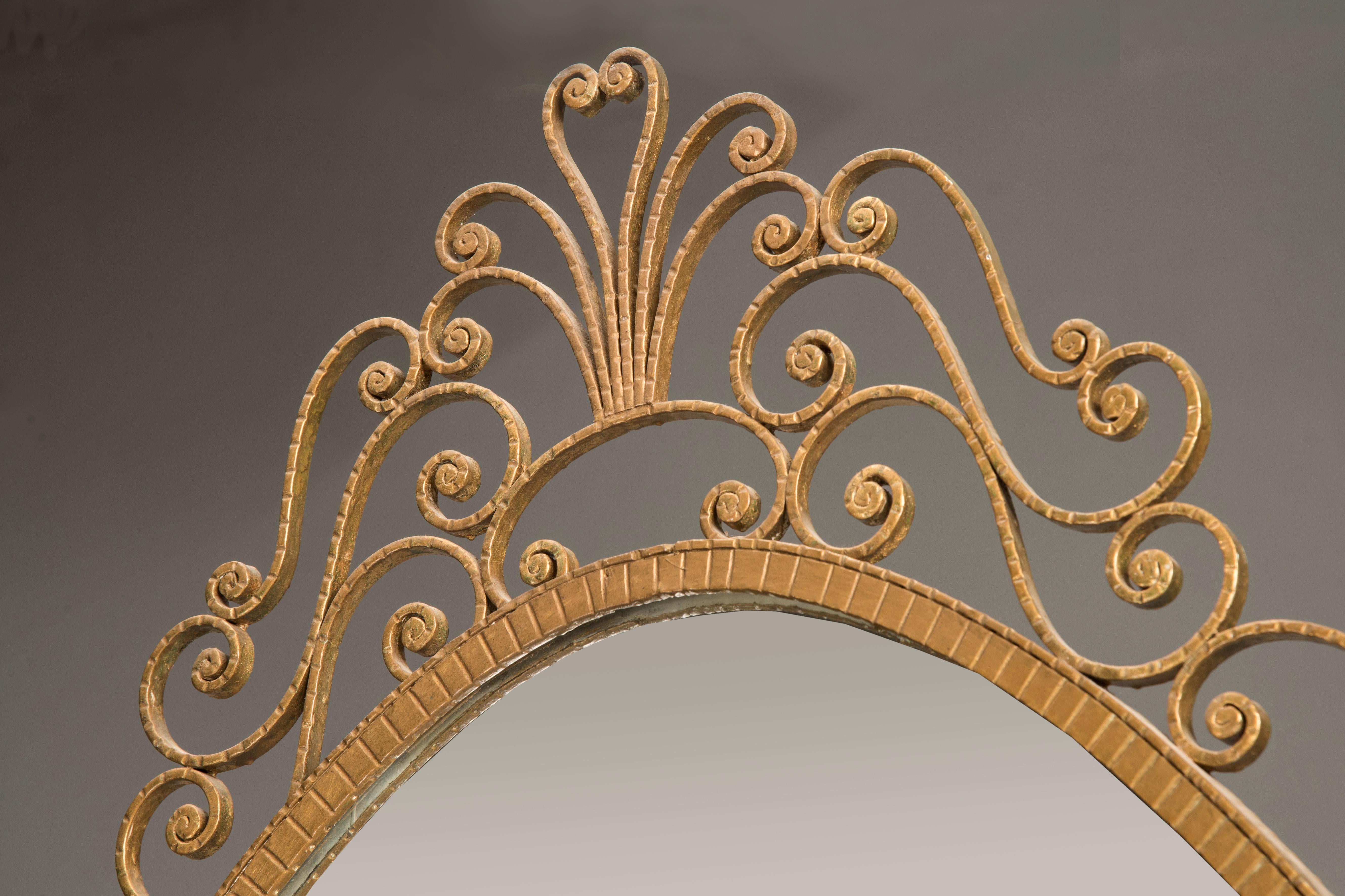 Milieu du XXe siècle Miroir ovale italien du milieu du siècle dernier de Pier Luigi Colli en fer forgé doré en vente