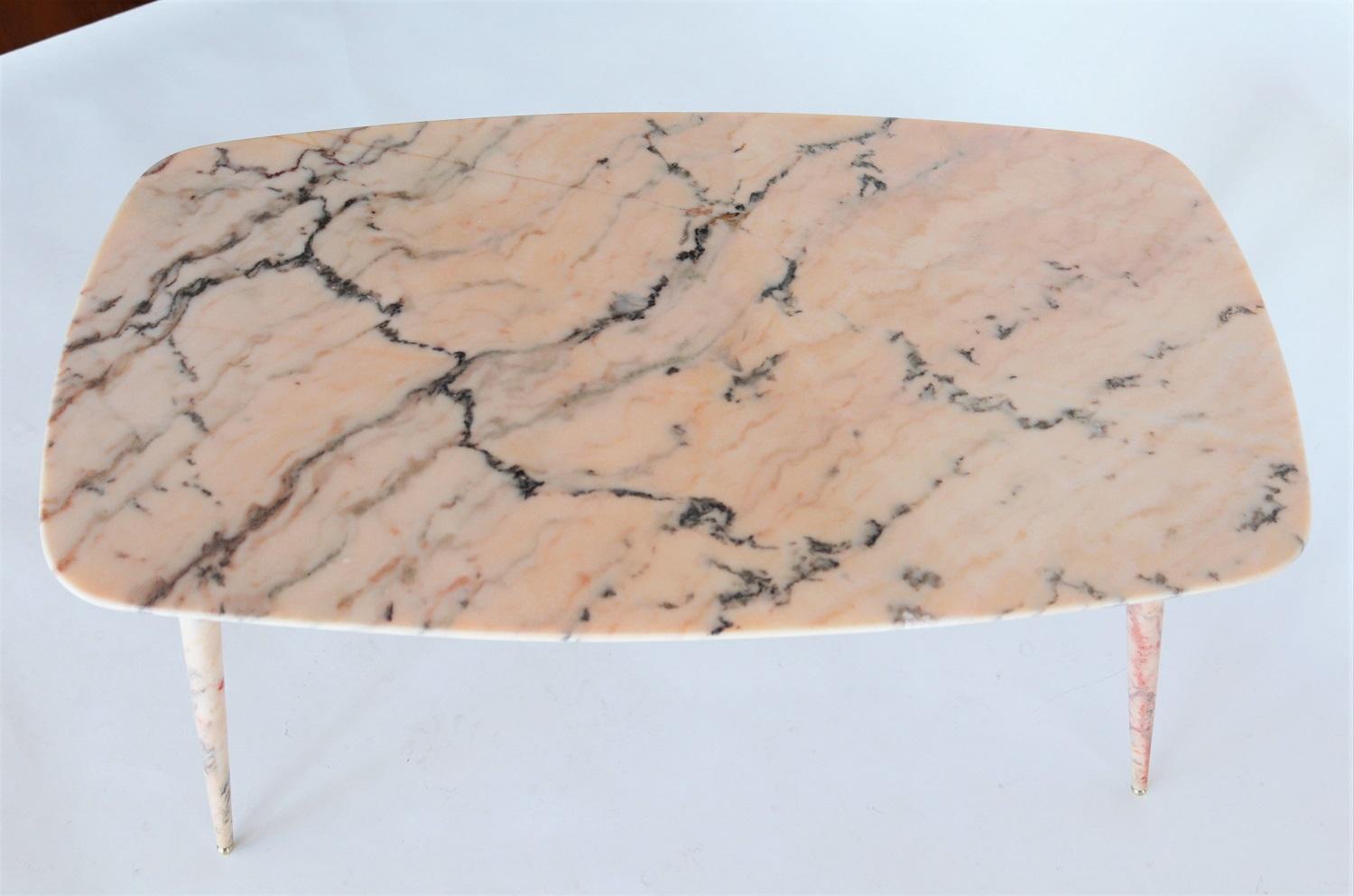 Italian Midcentury Pink Marble Coffee Table with Brass Tips, 1950s 4