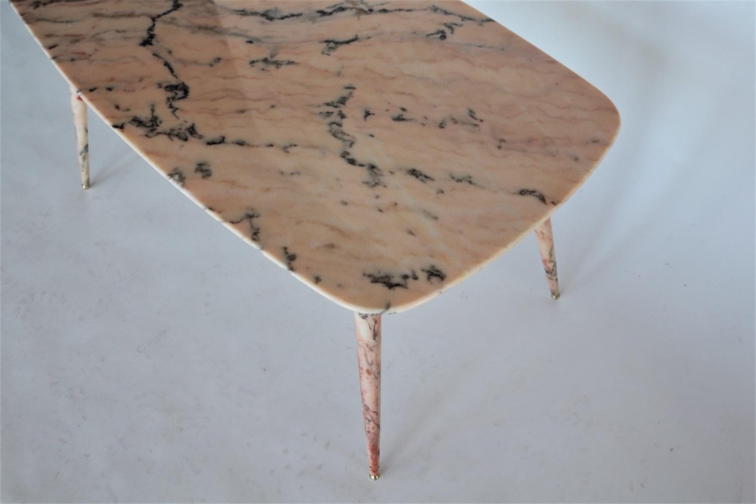 Italian Midcentury Pink Marble Coffee Table with Brass Tips, 1950s 8