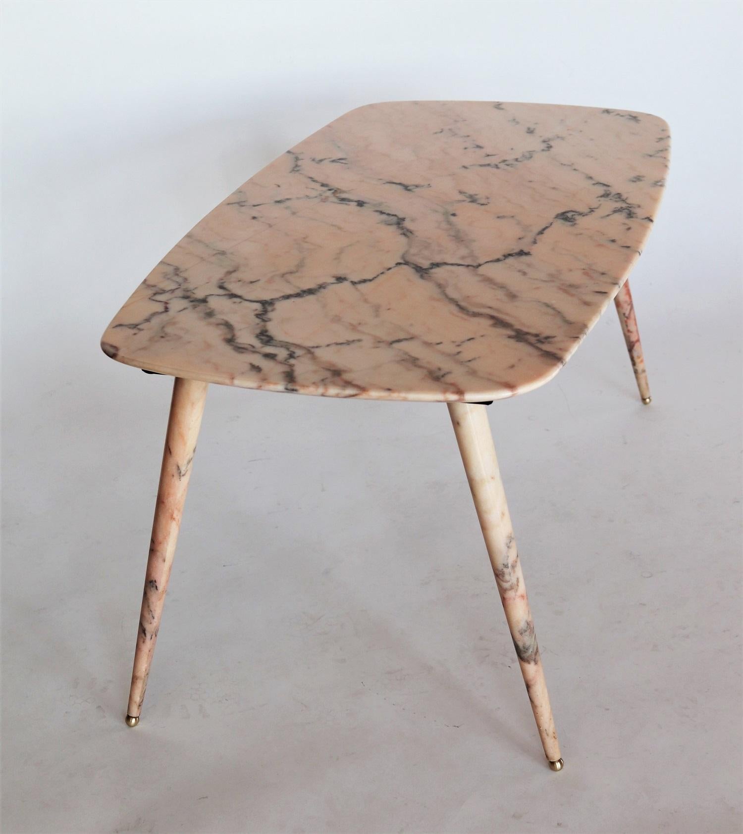 Italian Midcentury Pink Marble Coffee Table with Brass Tips, 1950s 2