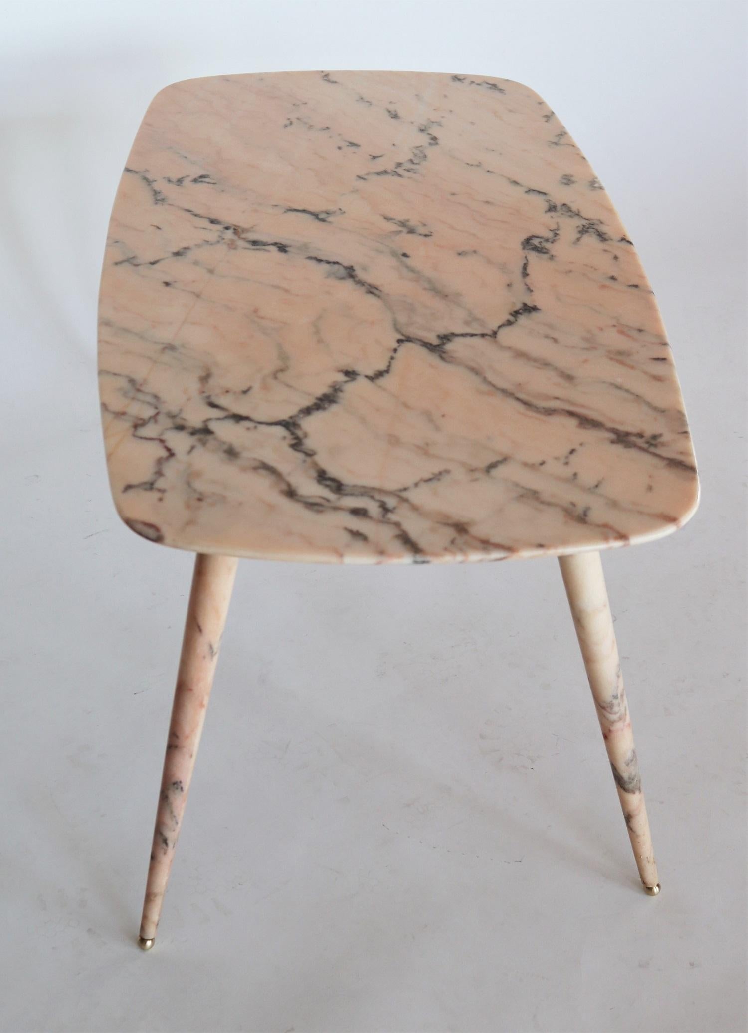 Italian Midcentury Pink Marble Coffee Table with Brass Tips, 1950s 3