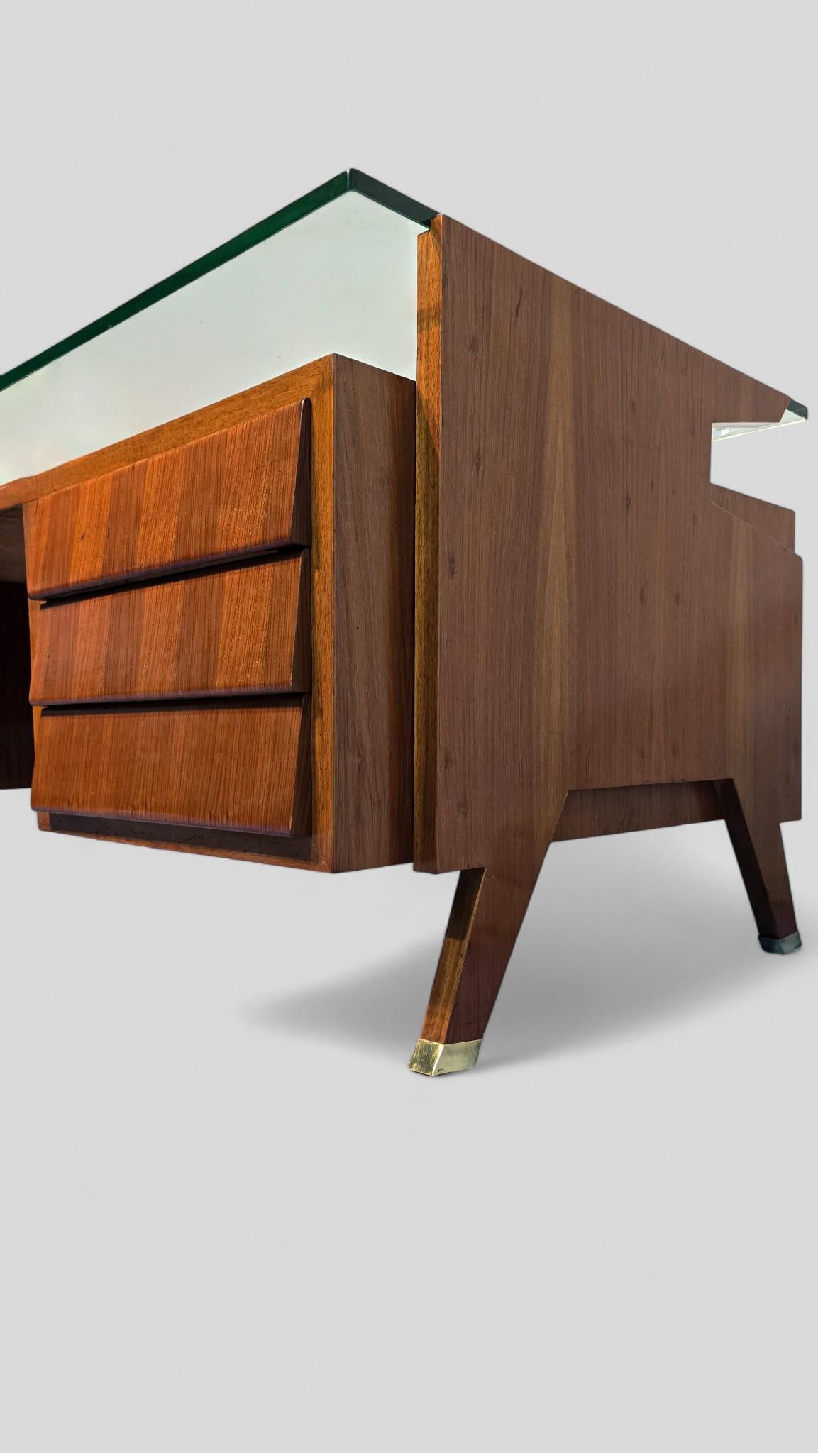 Impiallacciato Italian Midcentury Presidential Executive Table Desk designed by Vittorio Dassi in vendita