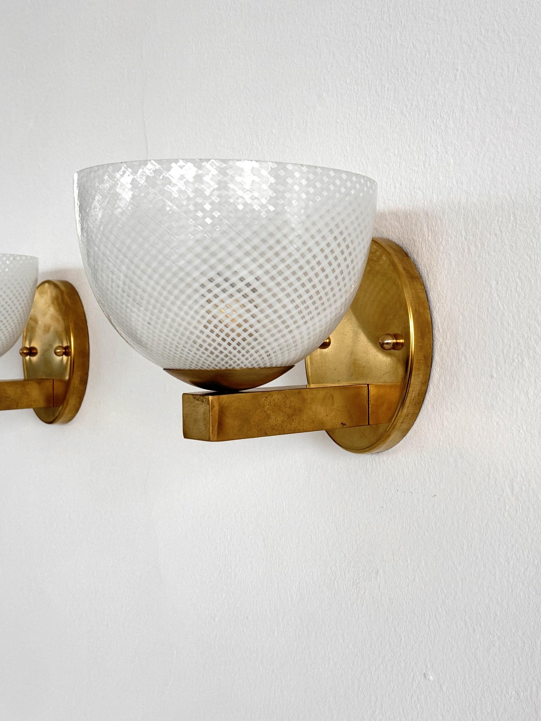 Rara lampada da parete in vetro Reticello e ottone di Venini, risalente alla metà del secolo scorso in vendita 2