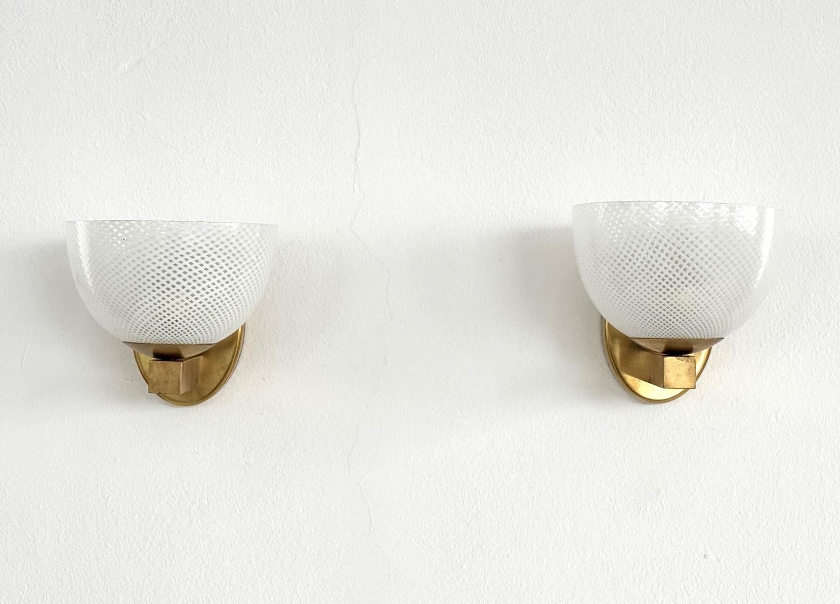 Rara lampada da parete in vetro Reticello e ottone di Venini, risalente alla metà del secolo scorso in vendita 1