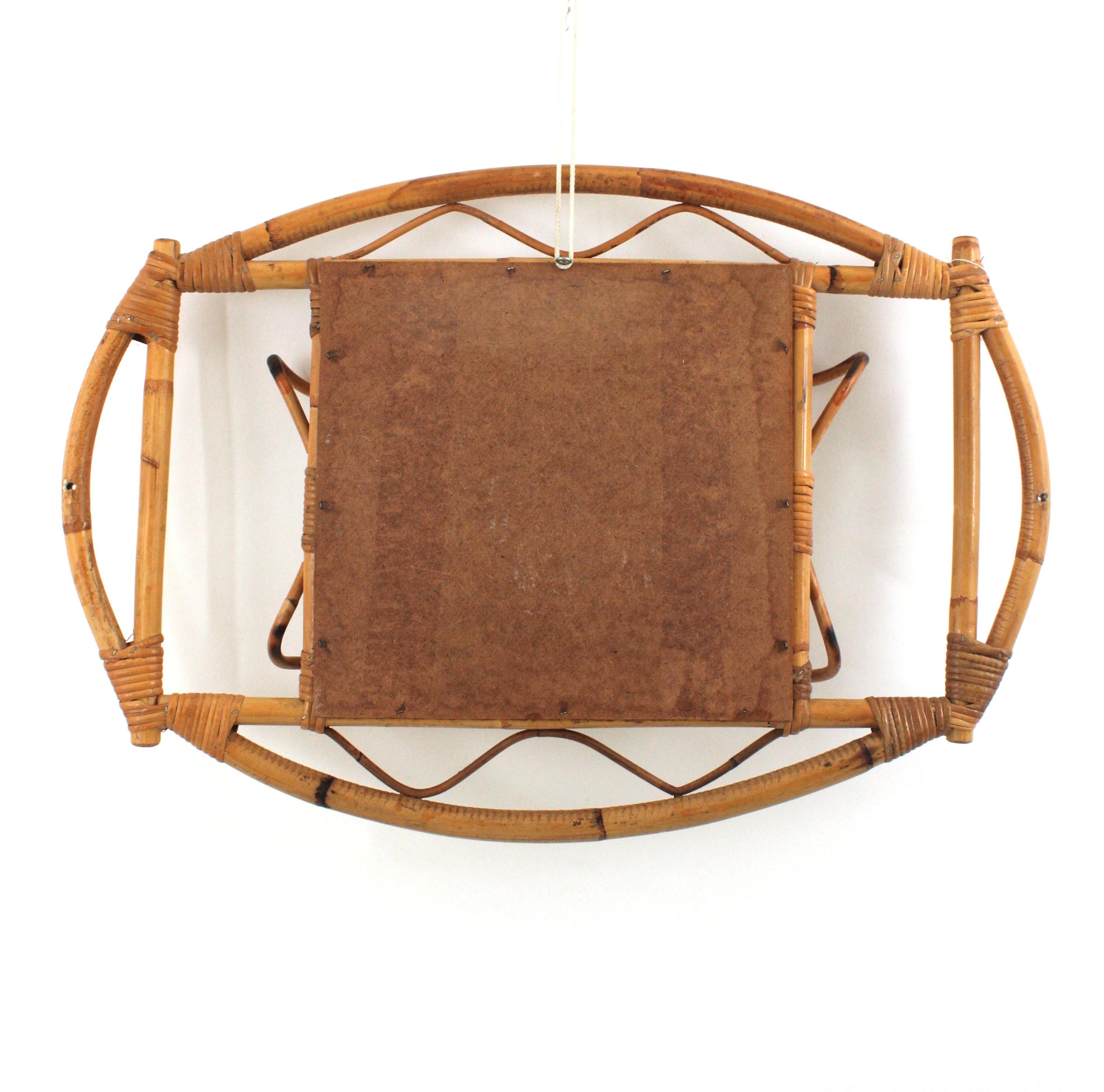 Specchio da parete in rattan e bambù del Medioevo con ganci / appendiabiti, anni '60 in vendita 6