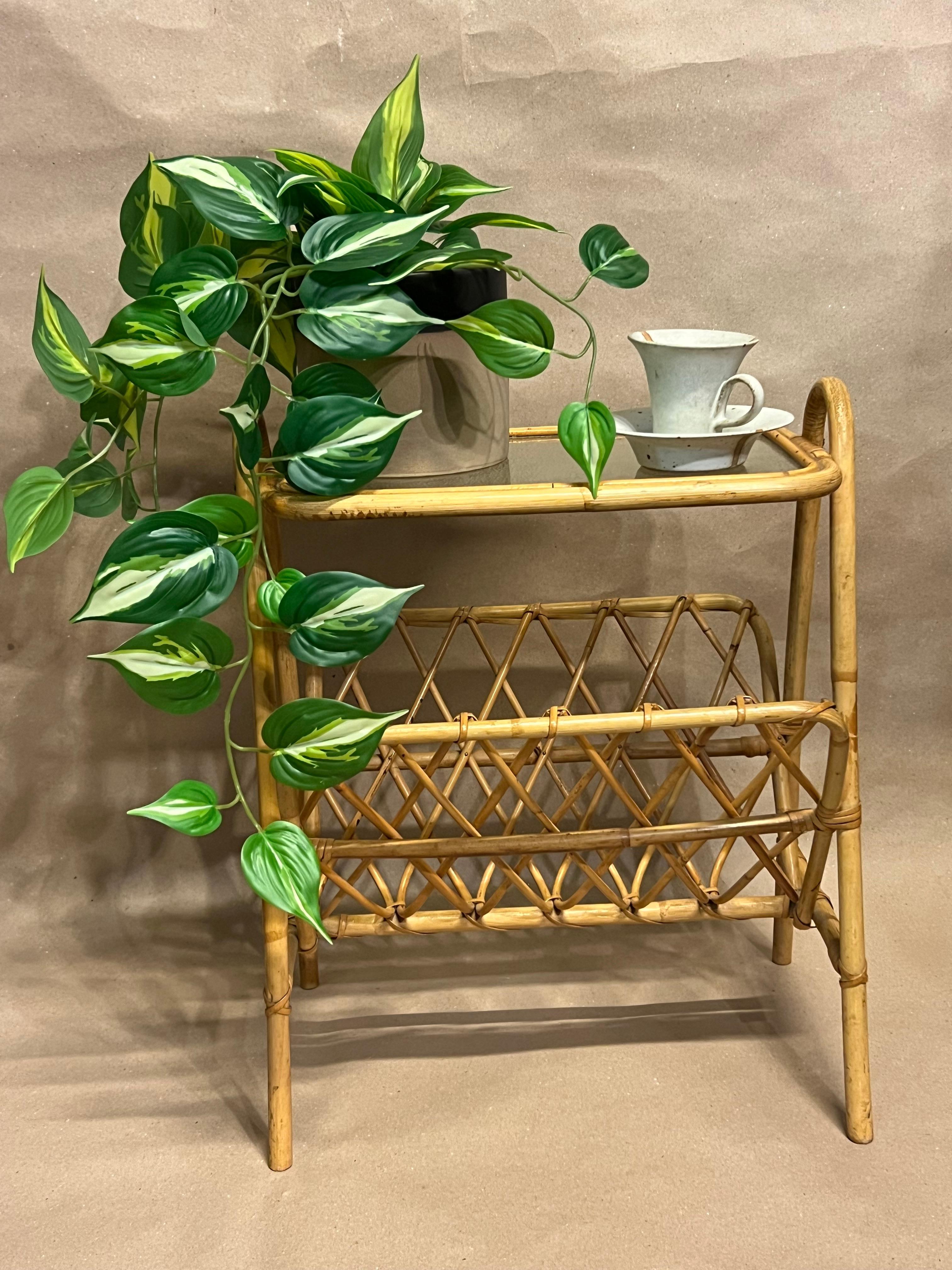 Table d'appoint / porte-revues italienne du milieu du siècle dernier en rotin et bambou, années 1950/60 en vente 5