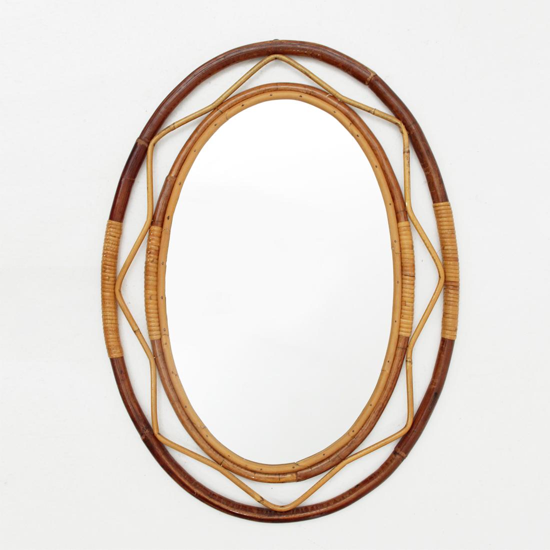 Italian manufacturing mirror produced in the 1960s.
Wicker and bamboo frame.
Mirrored glass.
Structure in good condition, some signs due to normal use over time.

Dimensions: Length 57 cm, height 78 cm, depth 2.5 cm.