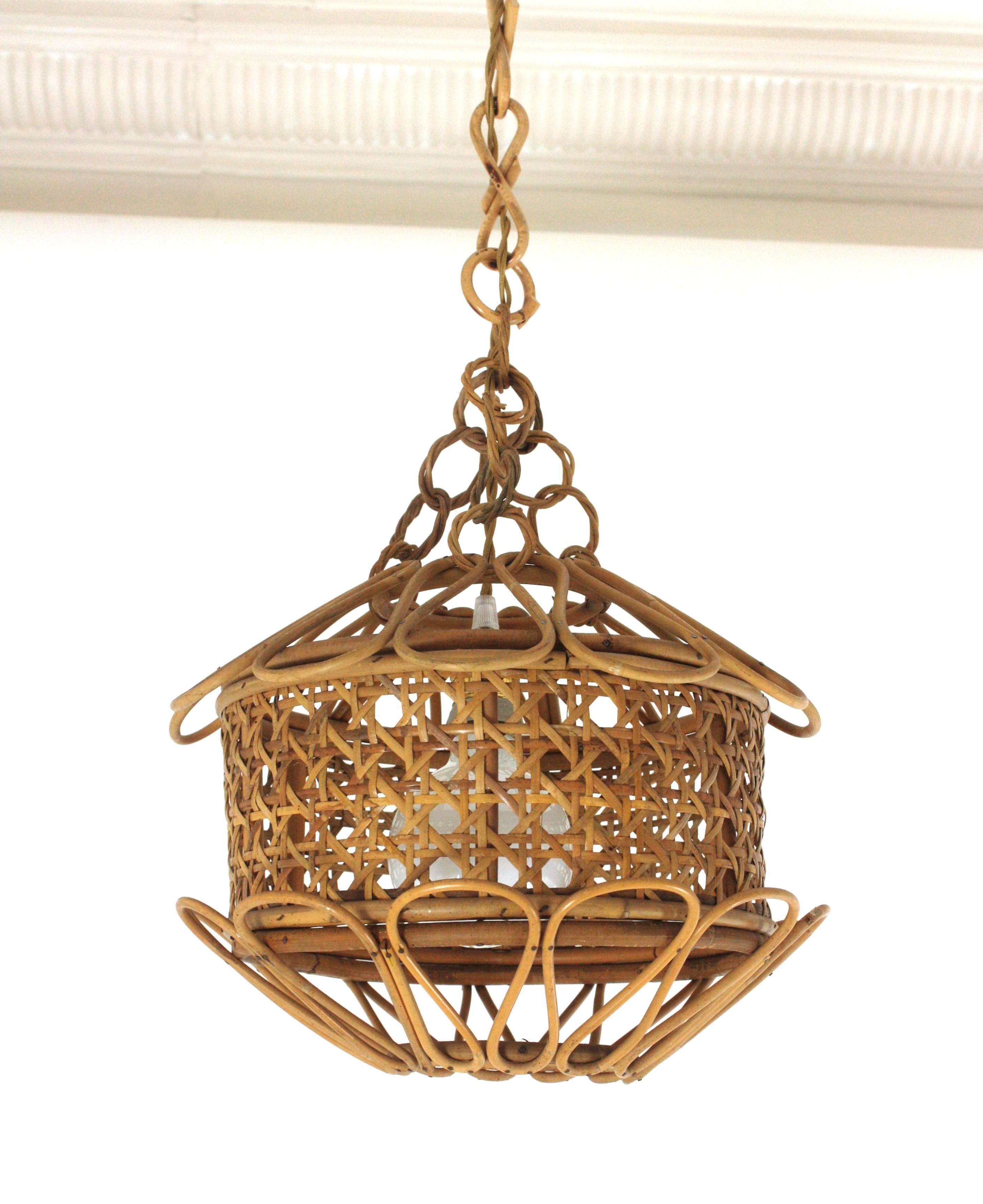 Italienische Mid-Century-Pendelleuchte/Laterne aus Rattan und Korbweide (20. Jahrhundert) im Angebot
