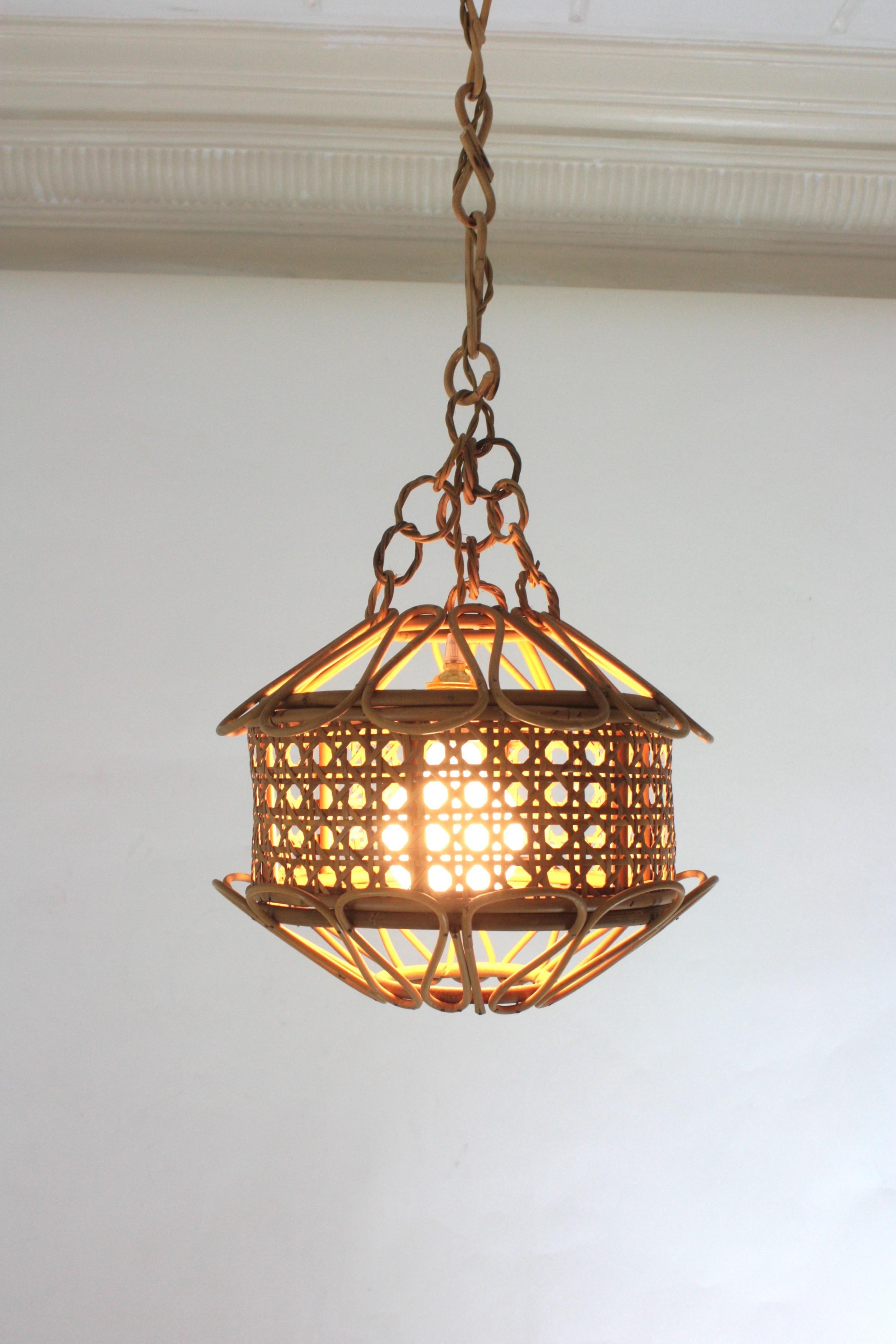 Italienische Mid-Century-Pendelleuchte/Laterne aus Rattan und Korbweide im Angebot 1