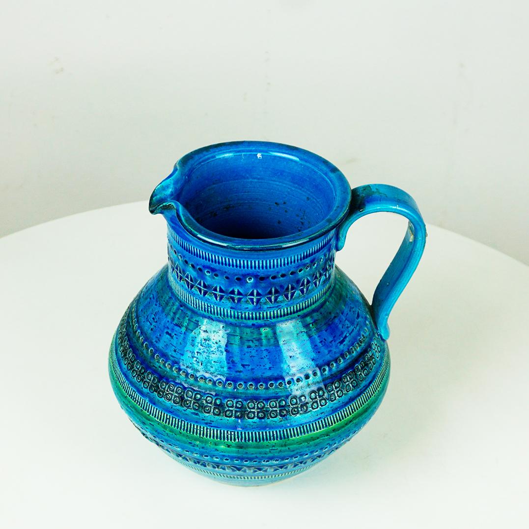 This charming iconic XL Italian modern ceramic Jar from the Rimini Blue series is designed by Aldo Londi for Bitossi Italy in the 1960s.
The Italian Ceramic Artist Aldo Londi from Montelupo became Art Director of Bitossi in the early 1950s and