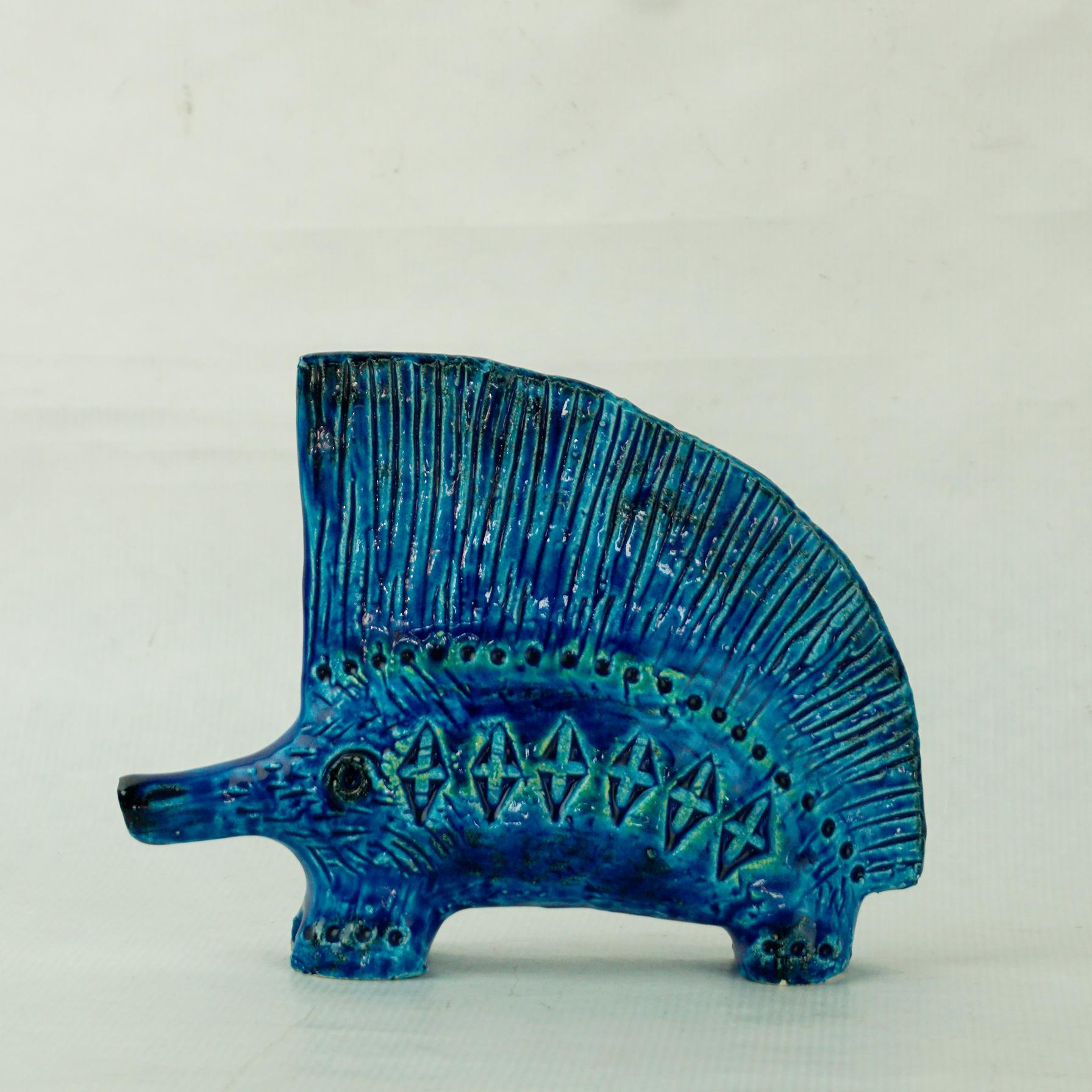 Charming iconic Italian modern ceramic porcupine or Istrice from the Rimini Blu series designed by Aldo Londi for Bitossi Italy.
The Italian Ceramic Artist Aldo Londi from Montelupo became Art Director of Bitossi in the early 1950s and created his