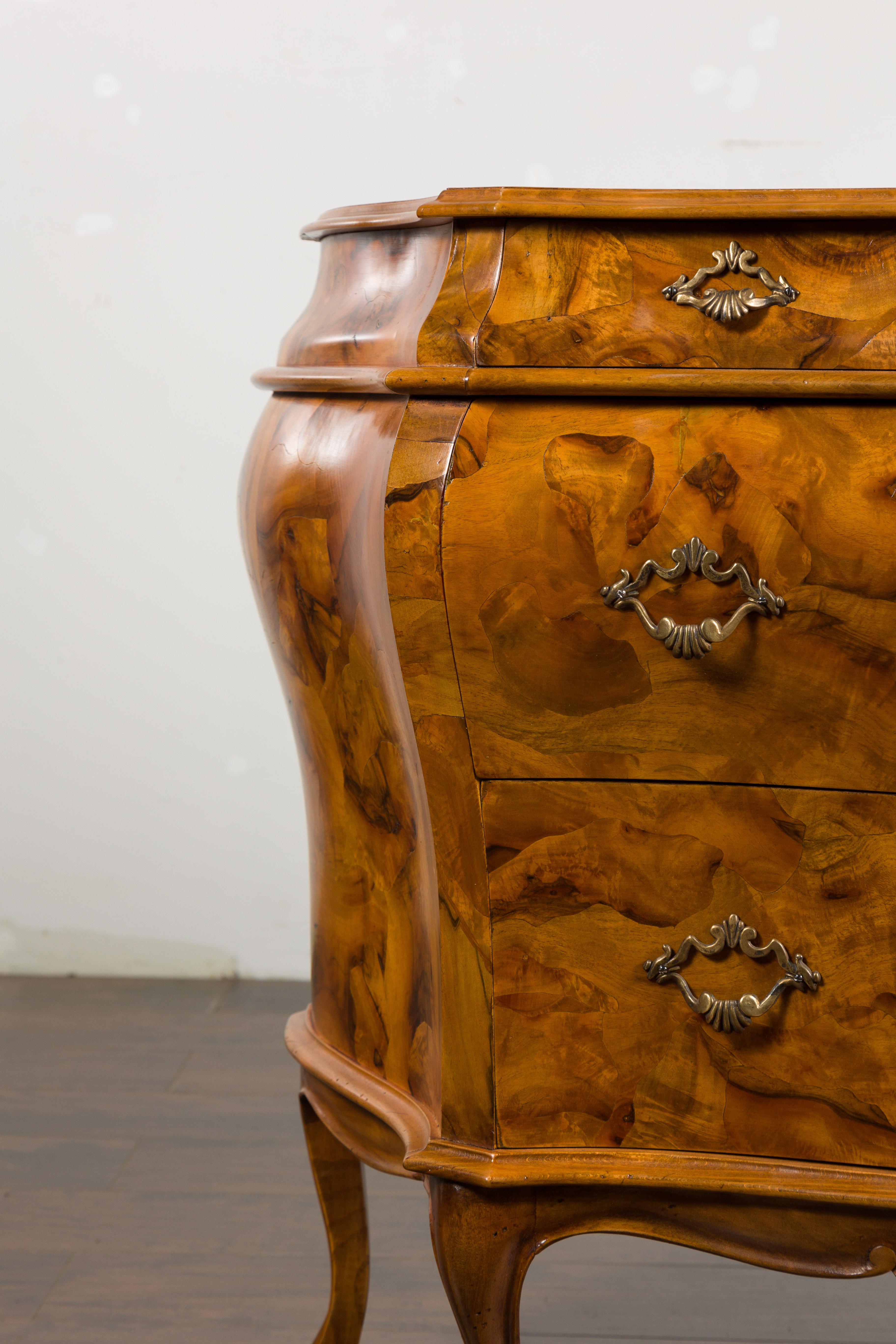 Italian Midcentury Rococo Style Bombé Chest with Three Drawers and Cabriole Legs For Sale 5