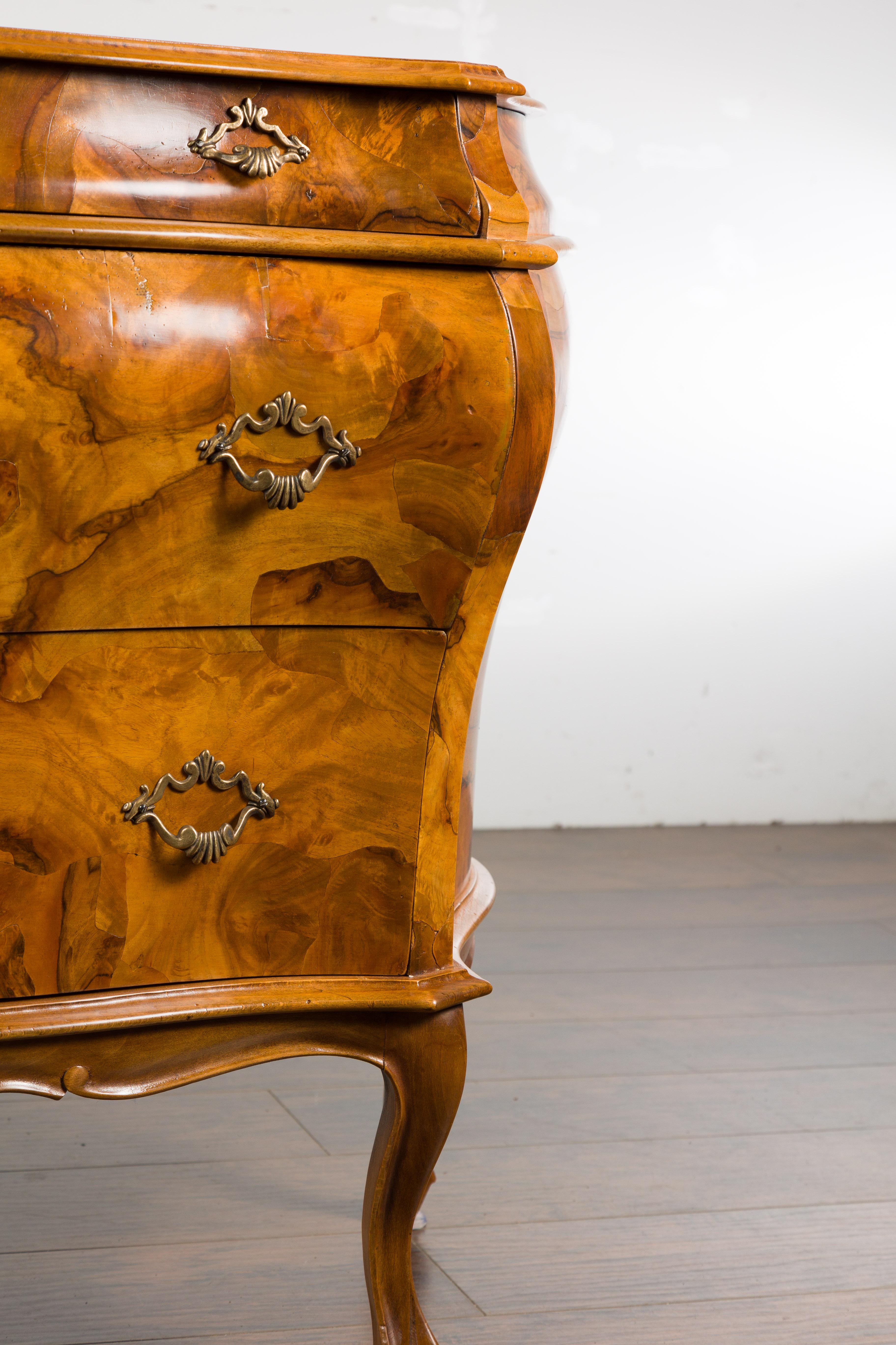 Italian Midcentury Rococo Style Bombé Chest with Three Drawers and Cabriole Legs For Sale 6