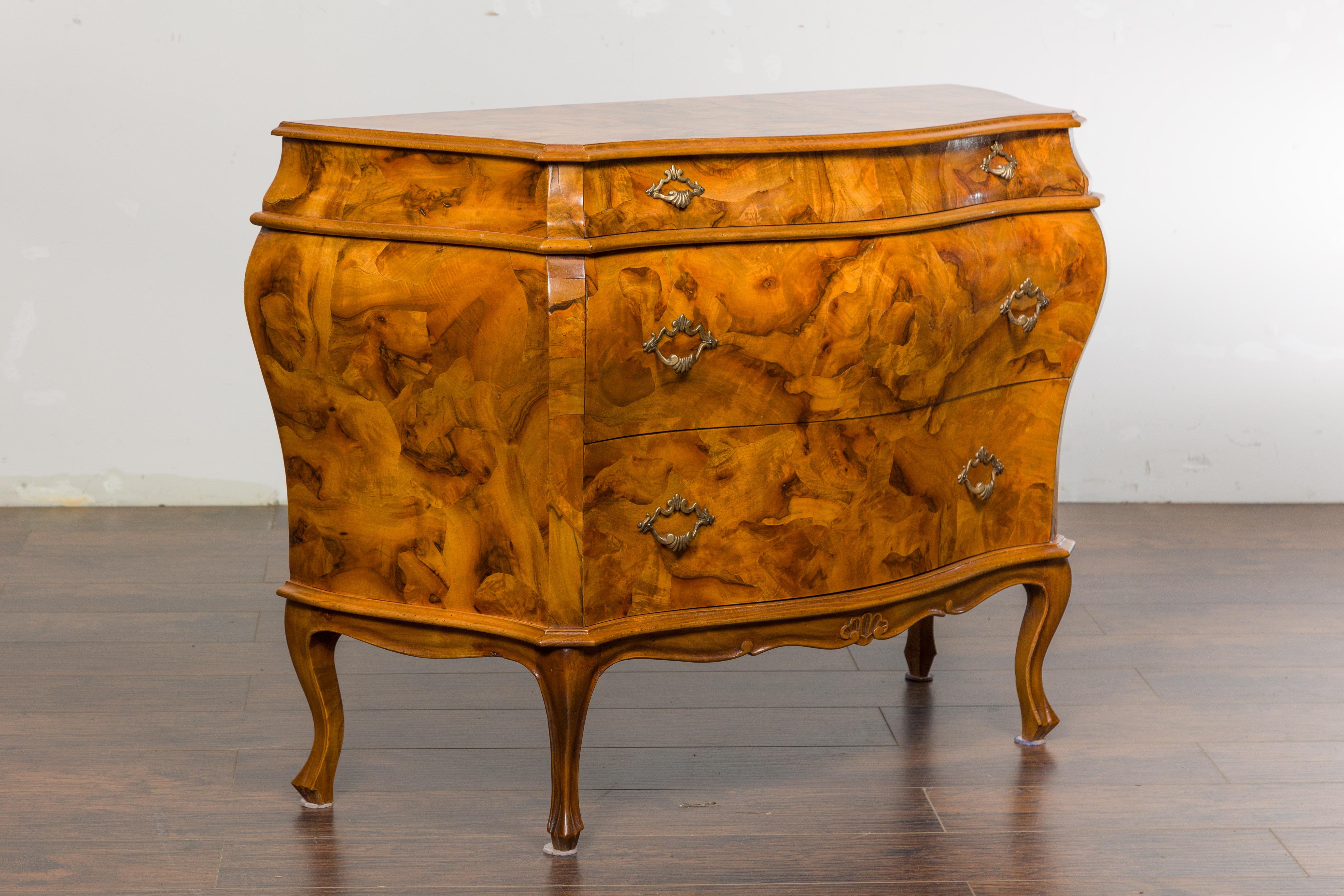 Italian Midcentury Rococo Style Bombé Chest with Three Drawers and Cabriole Legs For Sale 7
