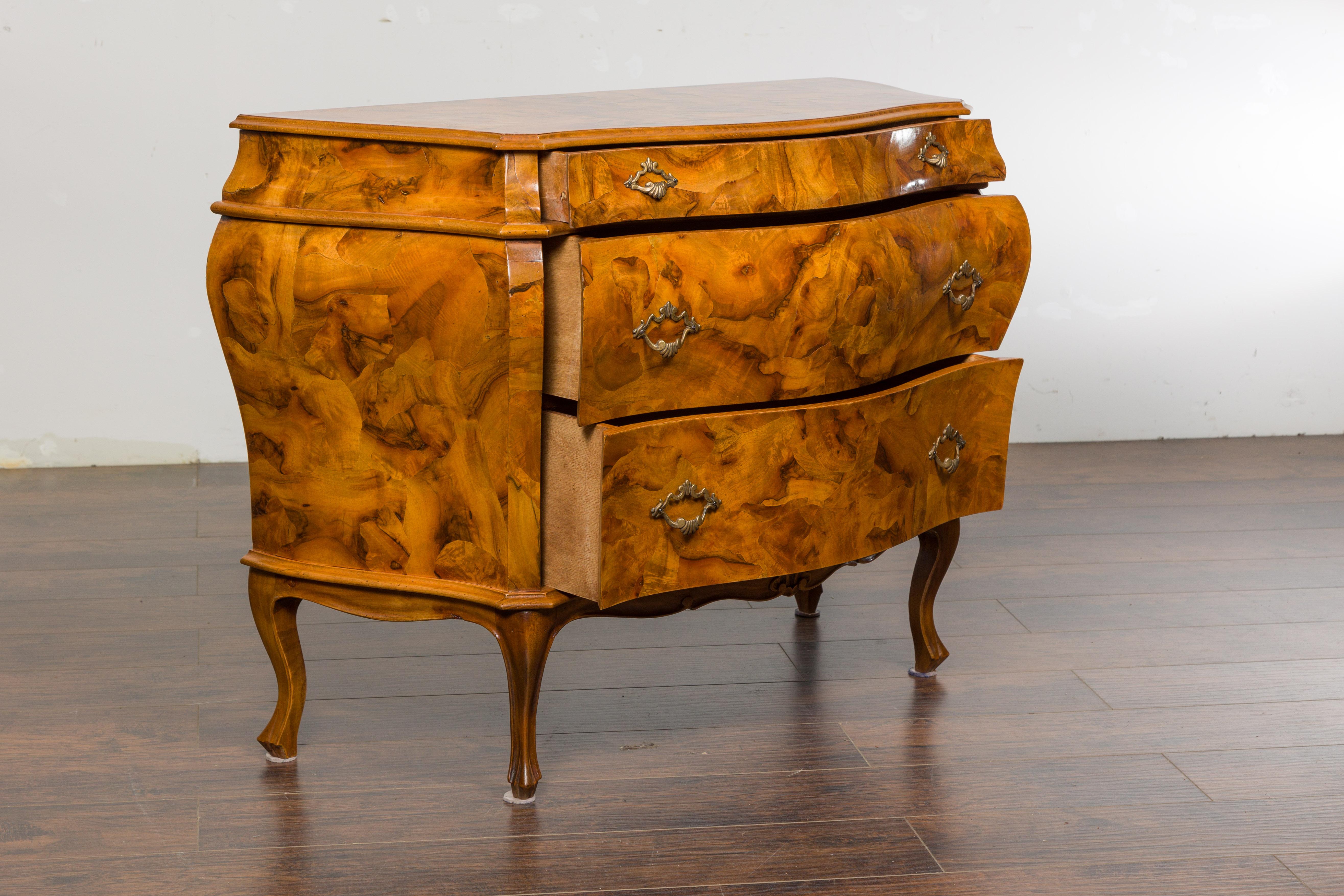 Italian Midcentury Rococo Style Bombé Chest with Three Drawers and Cabriole Legs For Sale 8