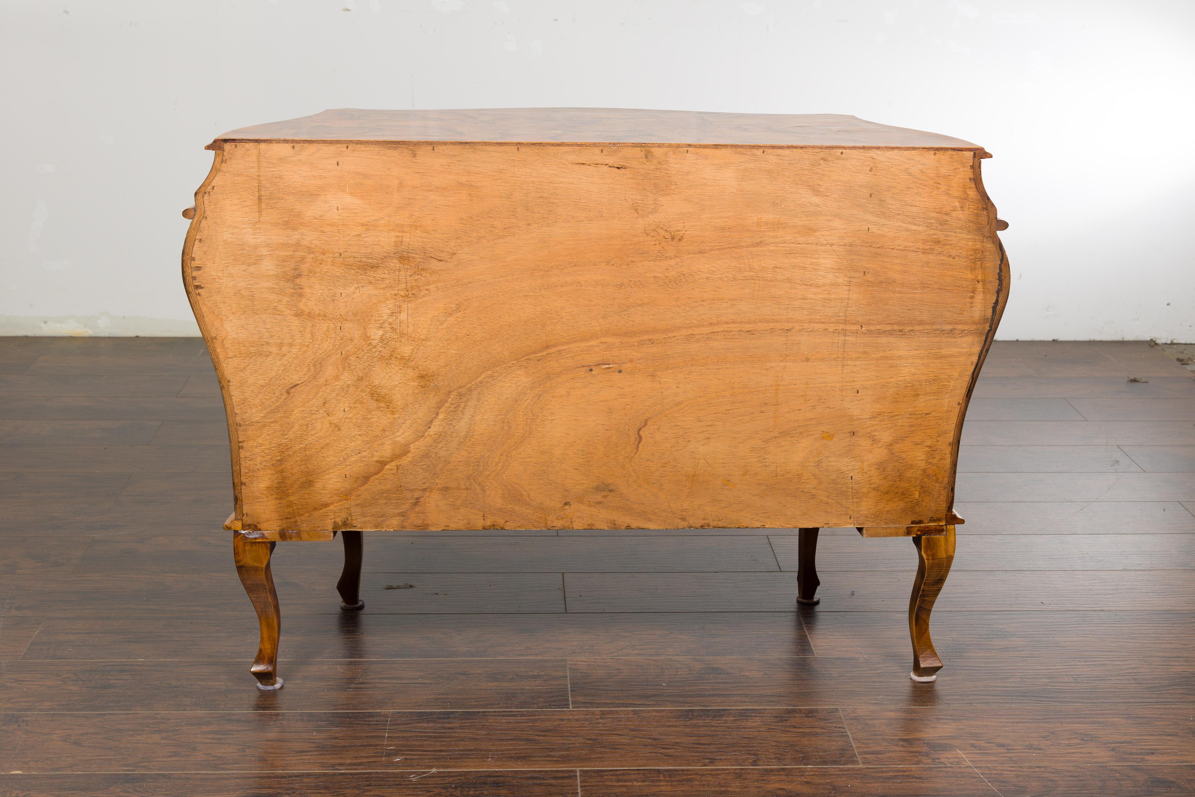 Italian Midcentury Rococo Style Bombé Chest with Three Drawers and Cabriole Legs For Sale 11