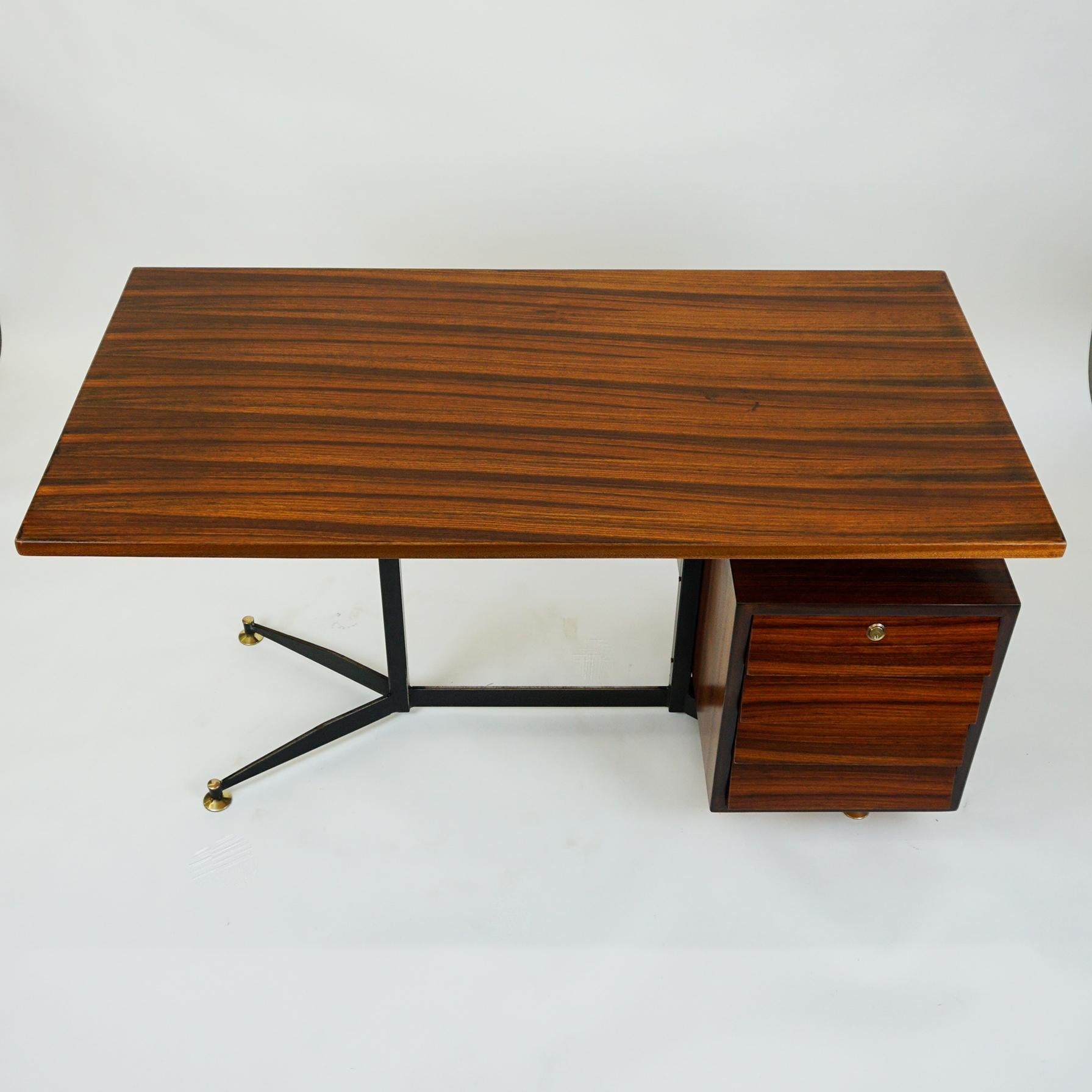 Italian Midcentury Rosewood, Brass and Steel Desk In Good Condition In Vienna, AT