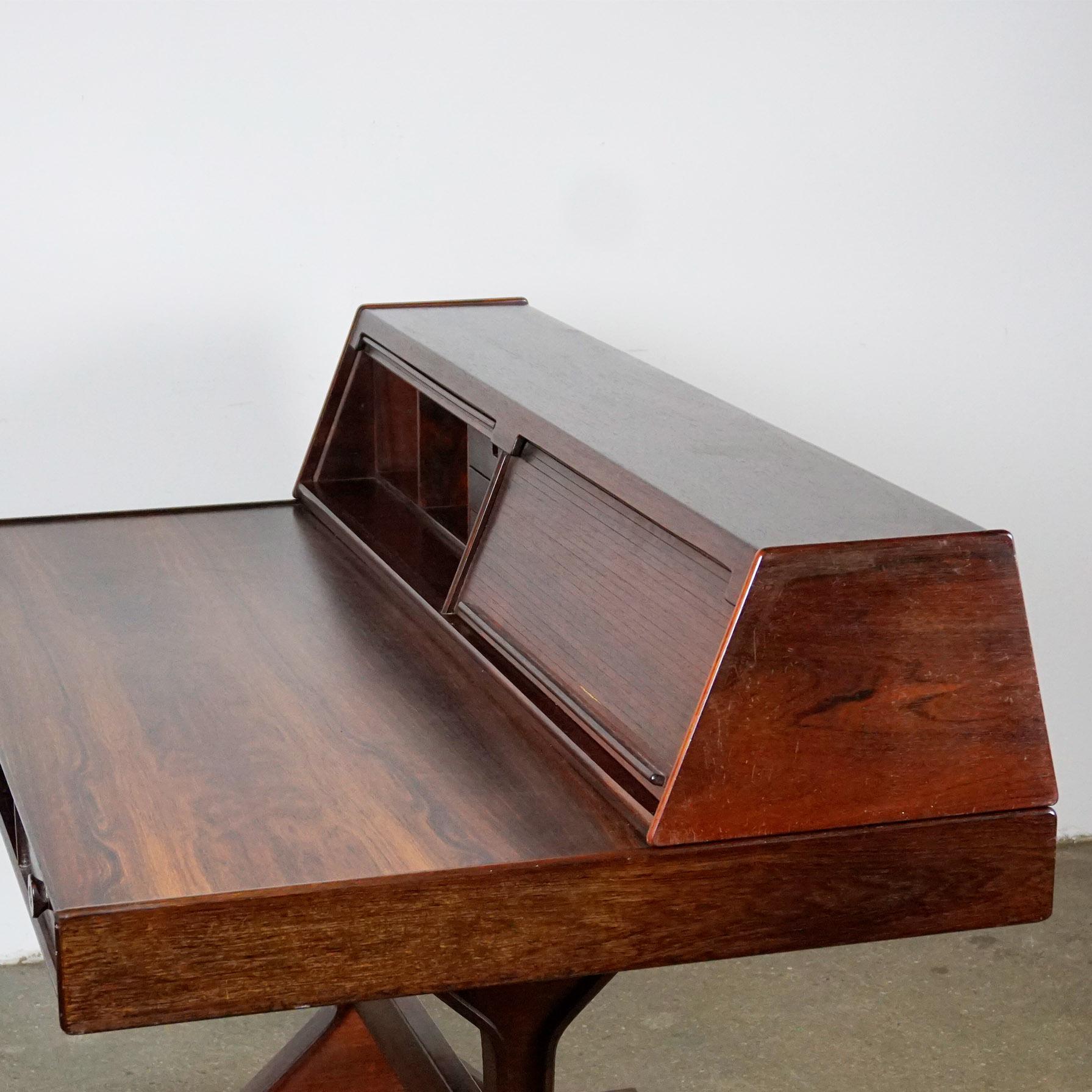 Italian Midcentury Rosewood Desk Mod. 530 by Gianfranco Frattini for Bernini 9