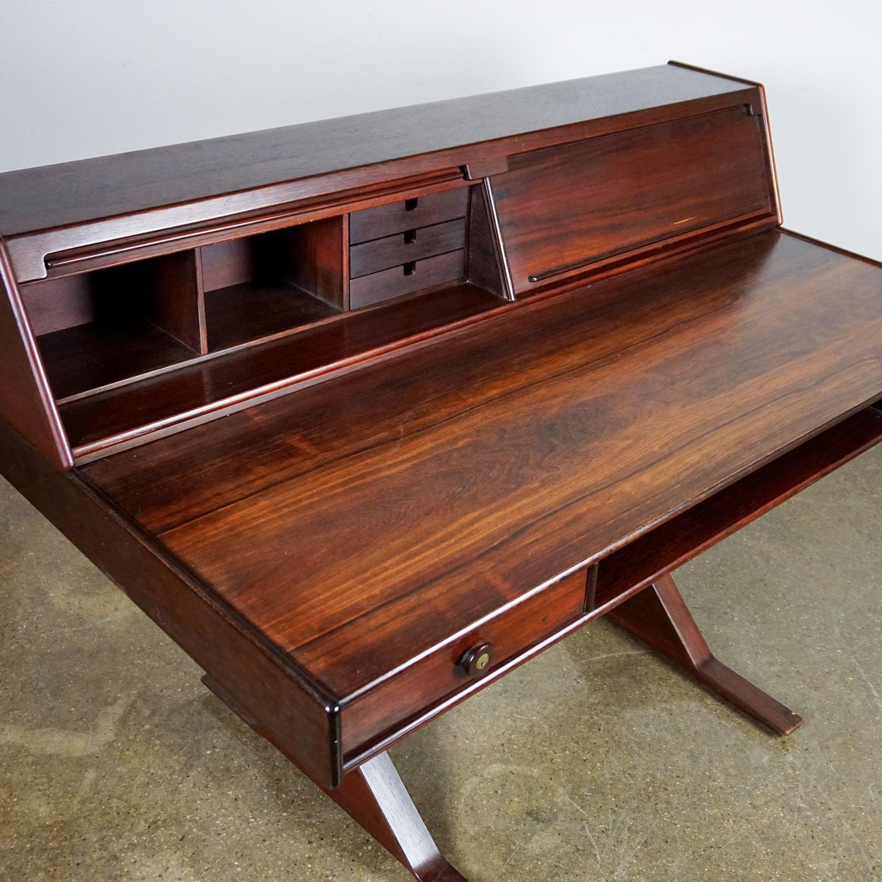 Italian Midcentury Rosewood Desk Mod. 530 by Gianfranco Frattini for Bernini 13