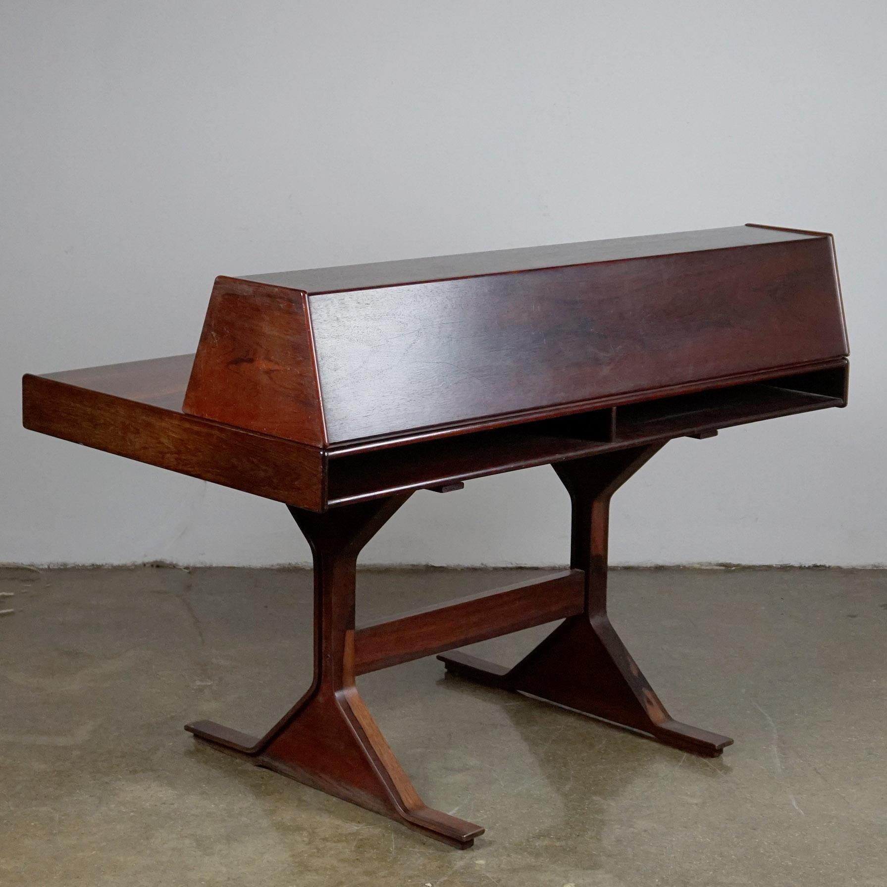 Mid-20th Century Italian Midcentury Rosewood Desk Mod. 530 by Gianfranco Frattini for Bernini