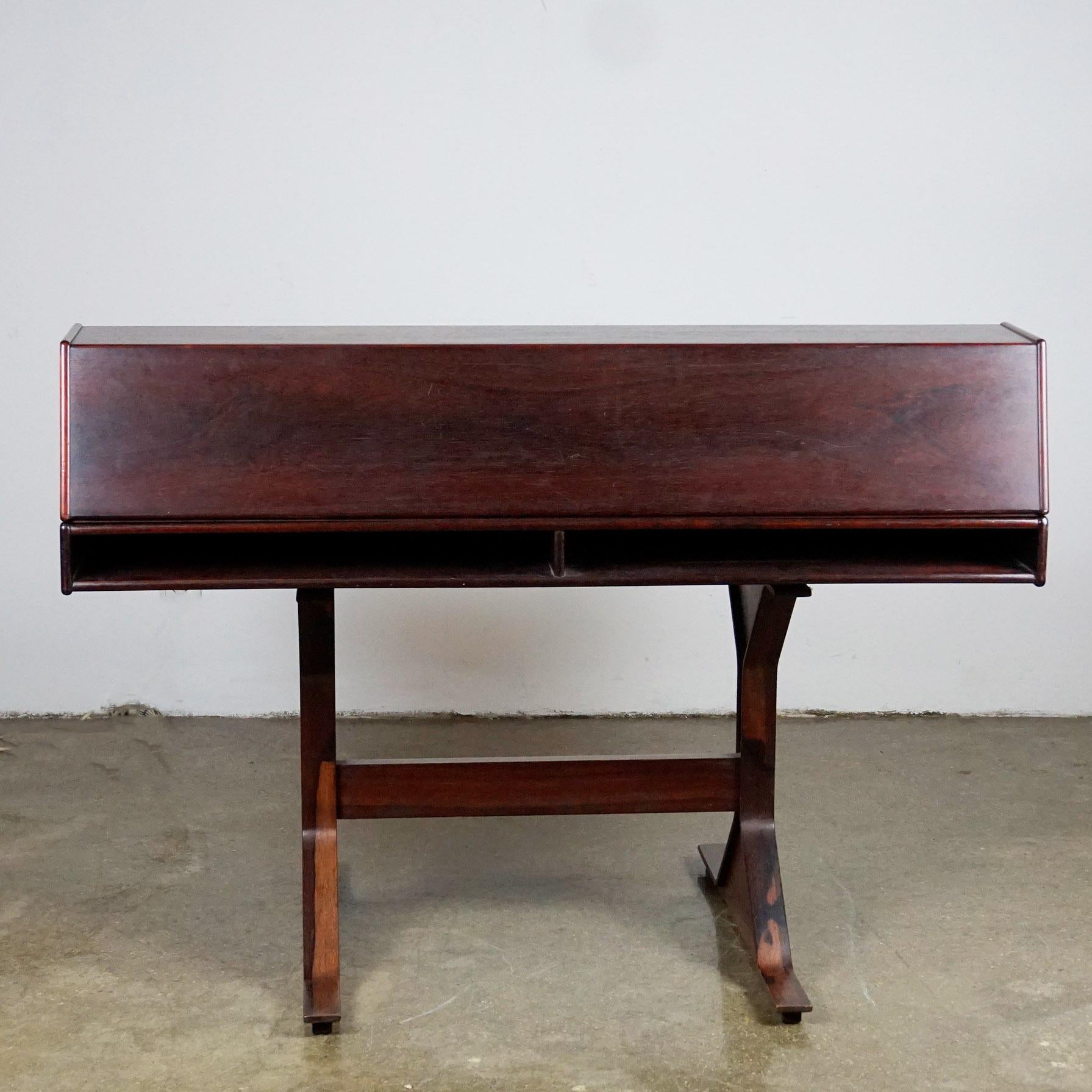 Italian Midcentury Rosewood Desk Mod. 530 by Gianfranco Frattini for Bernini 1