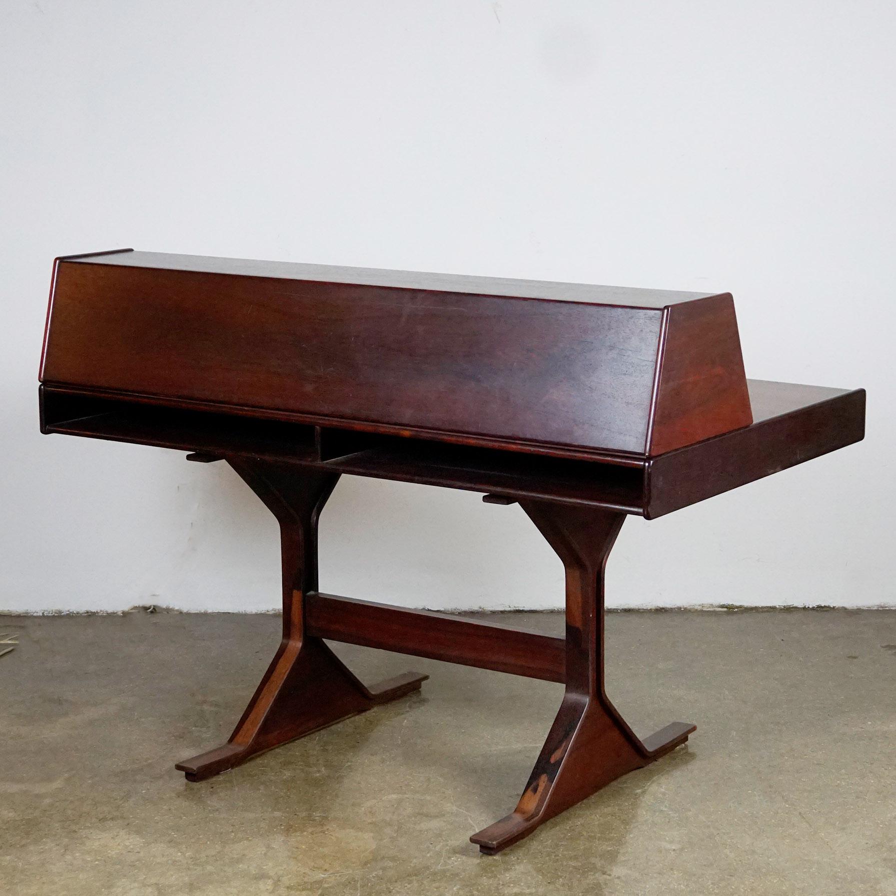 Italian Midcentury Rosewood Desk Mod. 530 by Gianfranco Frattini for Bernini 2