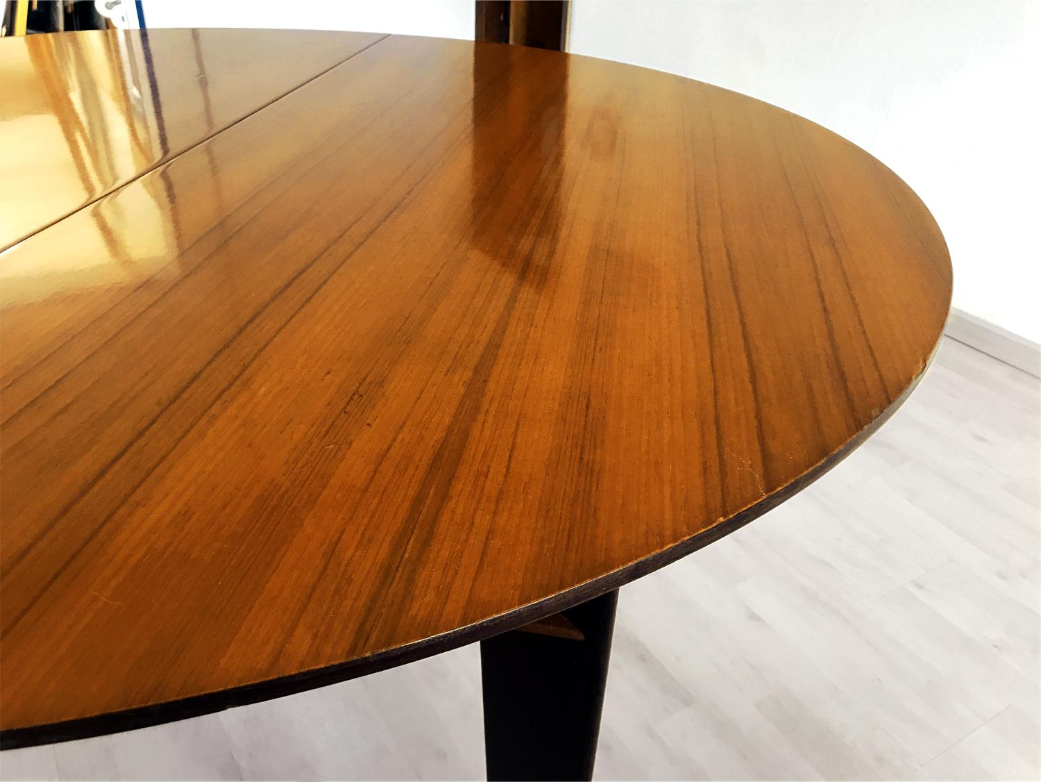 Italian Midcentury Teak Wood Extendable Dining Table by Vittorio Dassi, 1950s In Good Condition In Traversetolo, IT