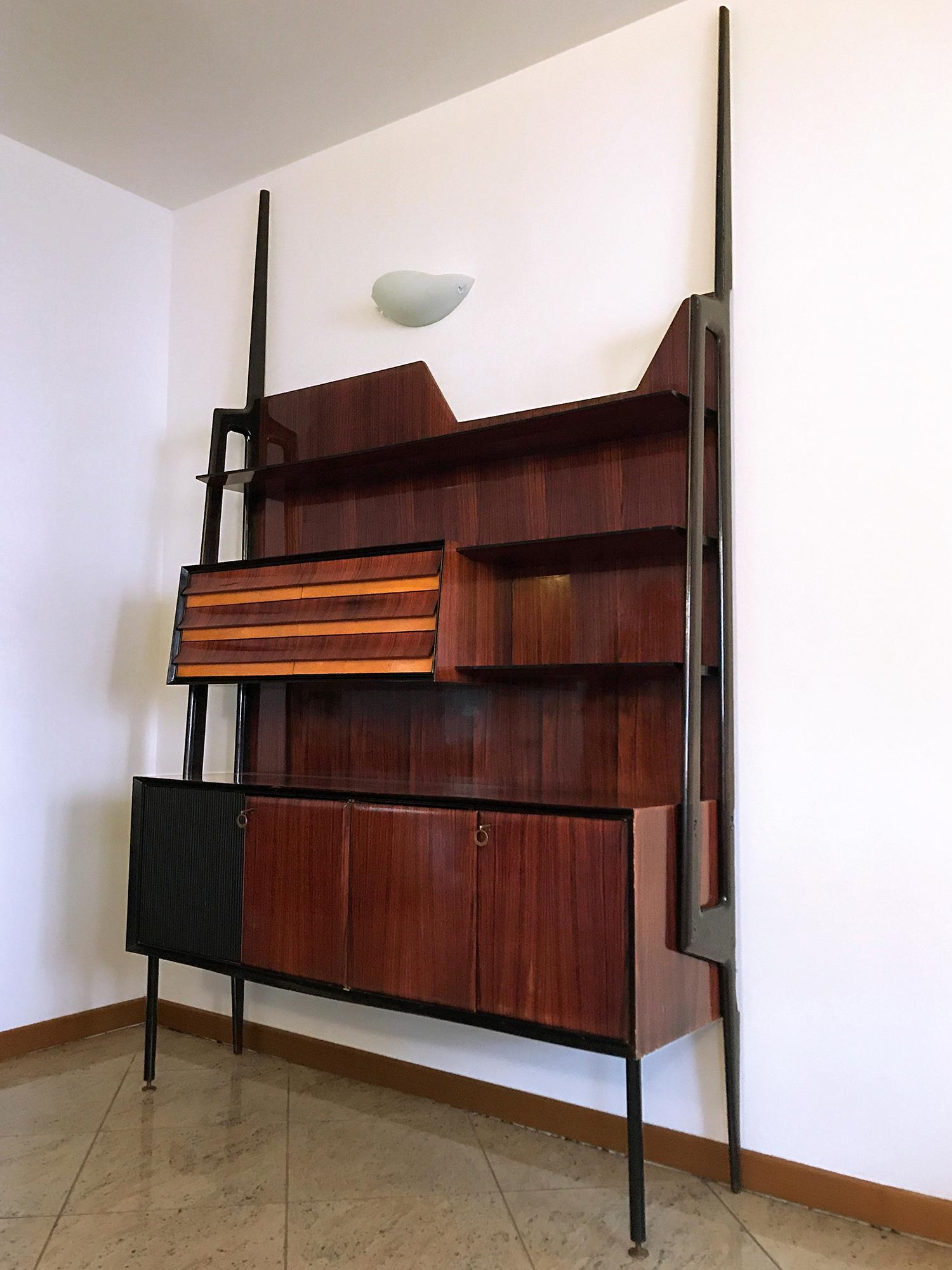 Painted Italian Midcentury Self-Standing Wall Unit or Bookcase by Vittorio Dassi, 1950s