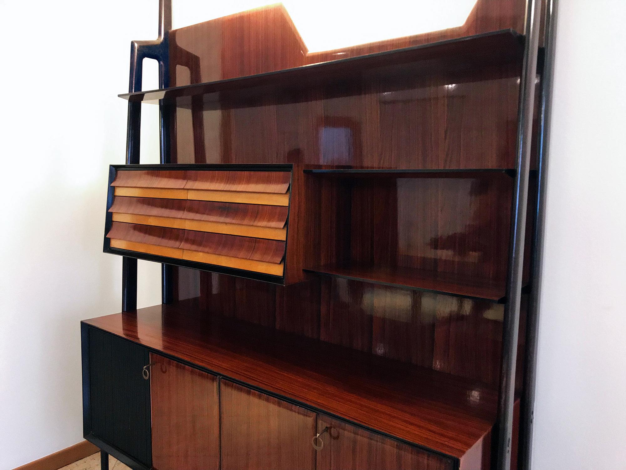 Mid-20th Century Italian Midcentury Self-Standing Wall Unit or Bookcase by Vittorio Dassi, 1950s