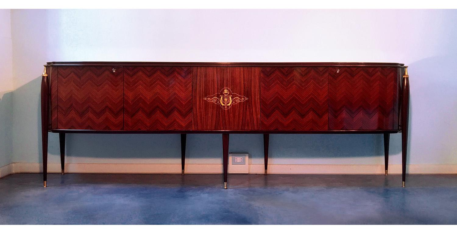 Italienisches Palisander-Sideboard oder -Buffet im Stil von Paolo Buffa aus der Mitte des Jahrhunderts:: 1950er Jahre 1
