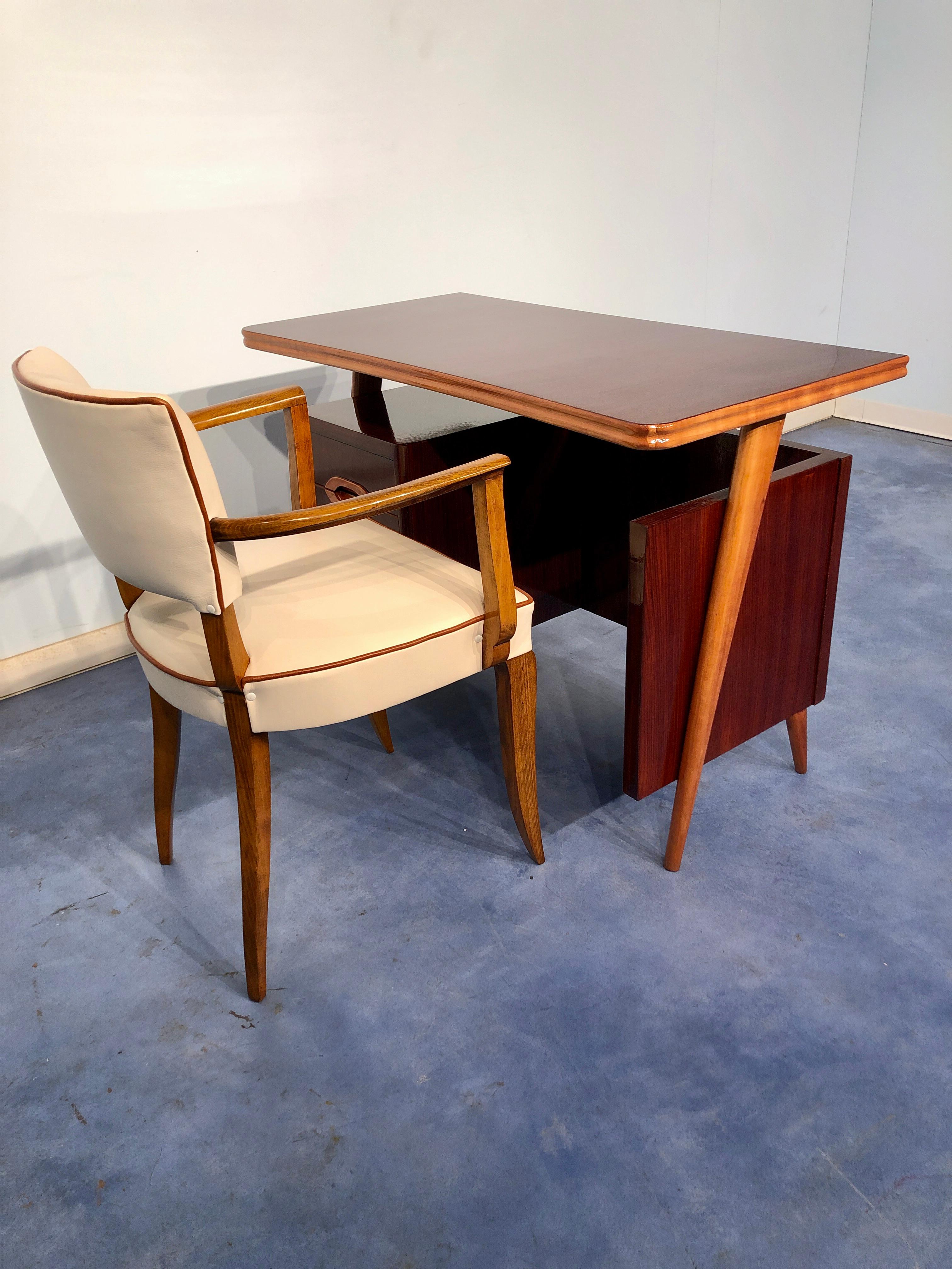 Beautiful Italian midcentury teak desk and chair designed by Vittorio Dassi.
Very nice and original the colour, that contrast is obtained by the designer in using rosewood and maple.
Four drawers with carved maple handles and stylish tapered