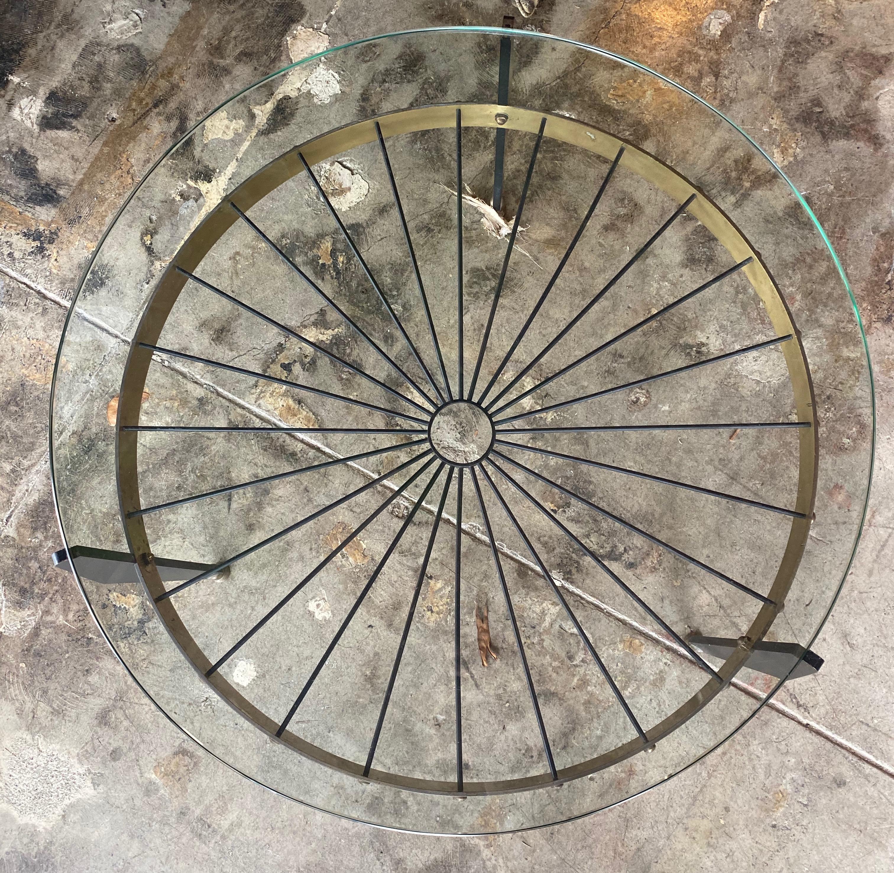 Italian Midcentury Round Coffee Table in Glass and Brass, 1960s In Good Condition In Los Angeles, CA