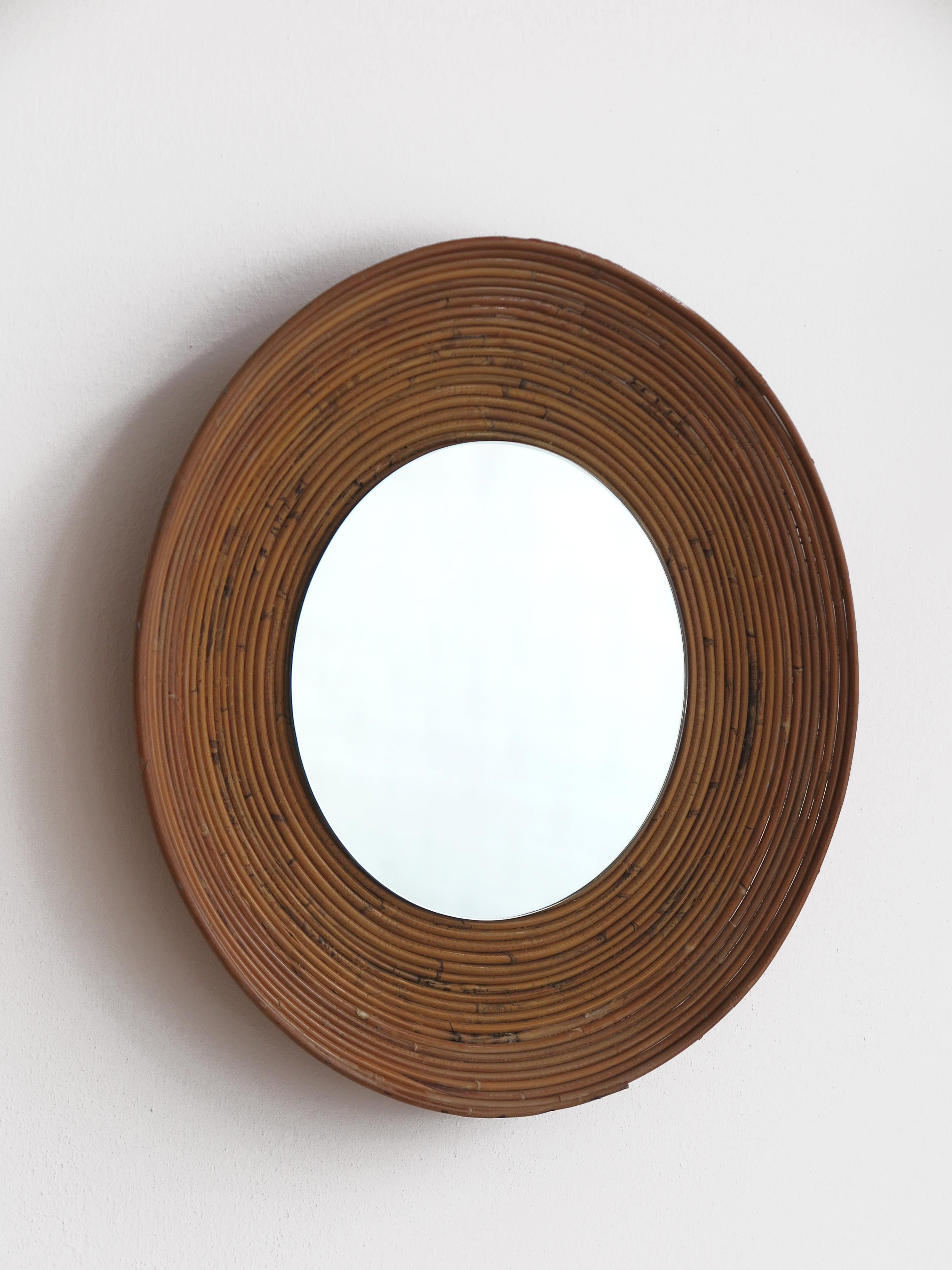 Italian Mid-Century Round Rattan Bamboo Wall Mirror, 1960s In Good Condition For Sale In Reggio Emilia, IT