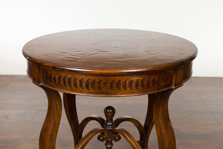 Italian Midcentury Round Top Side Table with Inlaid Decor and Cabriole Legs In Good Condition For Sale In Atlanta, GA