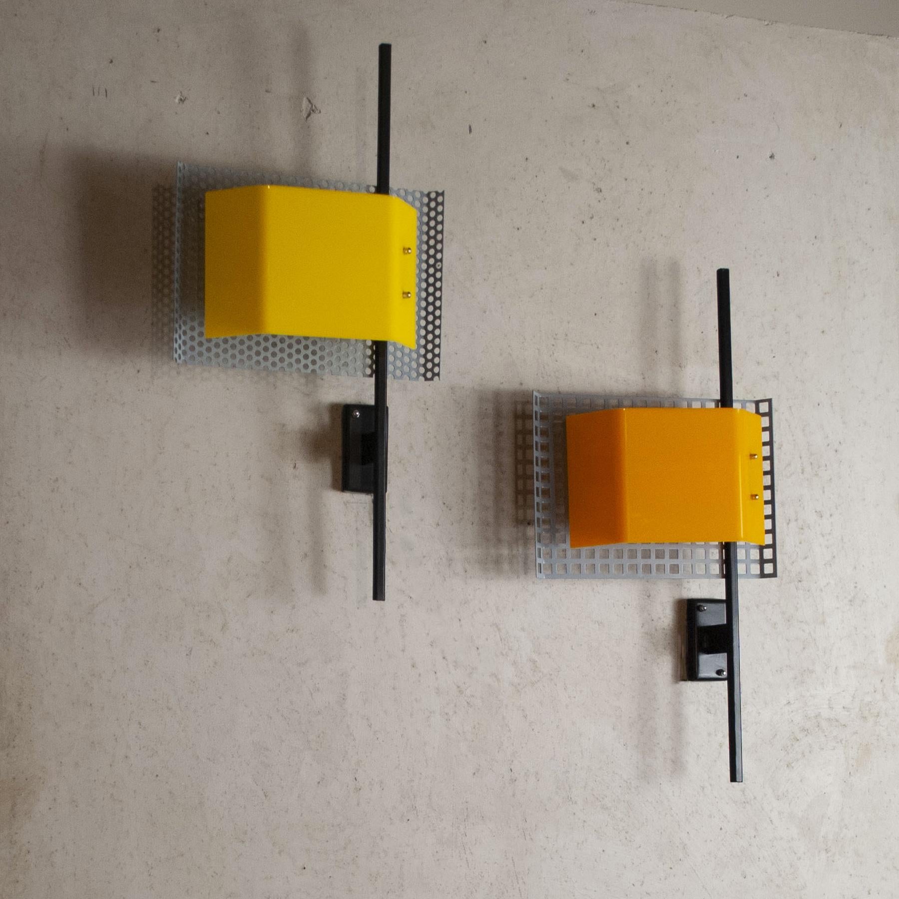 Italienische Mid-Century-Wandleuchtergruppe von zehn aus den frühen 80er Jahren im Angebot 11
