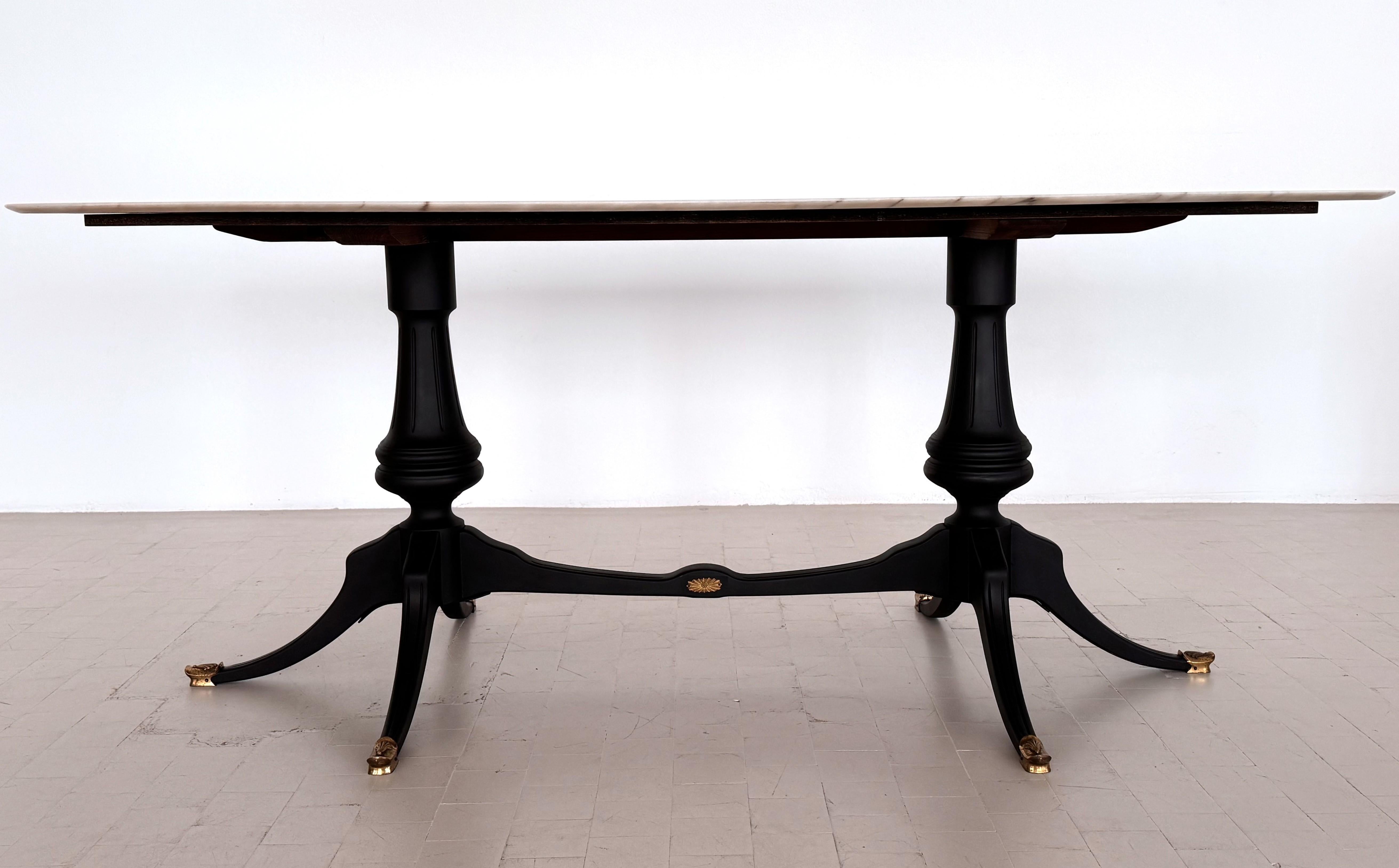 Italian Midcentury Sculptural Dining Room Table with Marble Top, 1950s In Good Condition For Sale In Morazzone, Varese