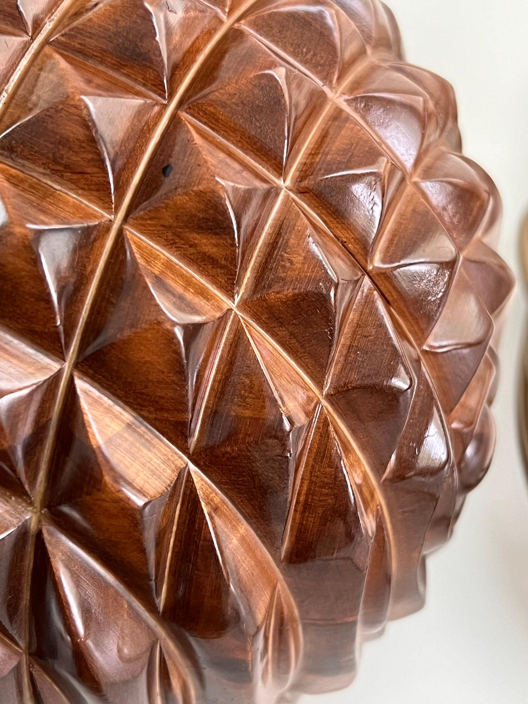 Lampe de table sculpturale italienne du milieu du siècle en bois de noyer, années 1960 en vente 7