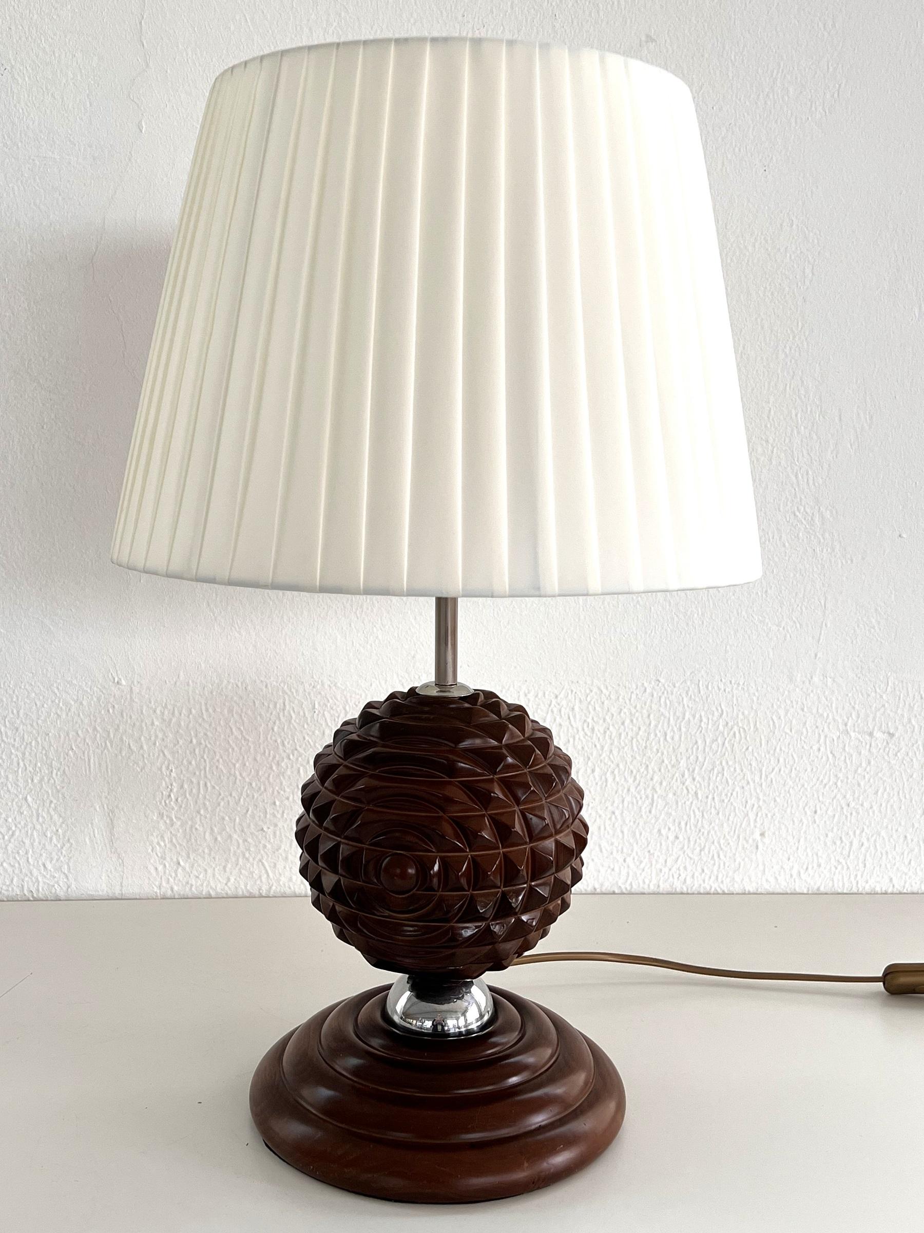 Lampe de table sculpturale italienne du milieu du siècle en bois de noyer, années 1960 en vente 2