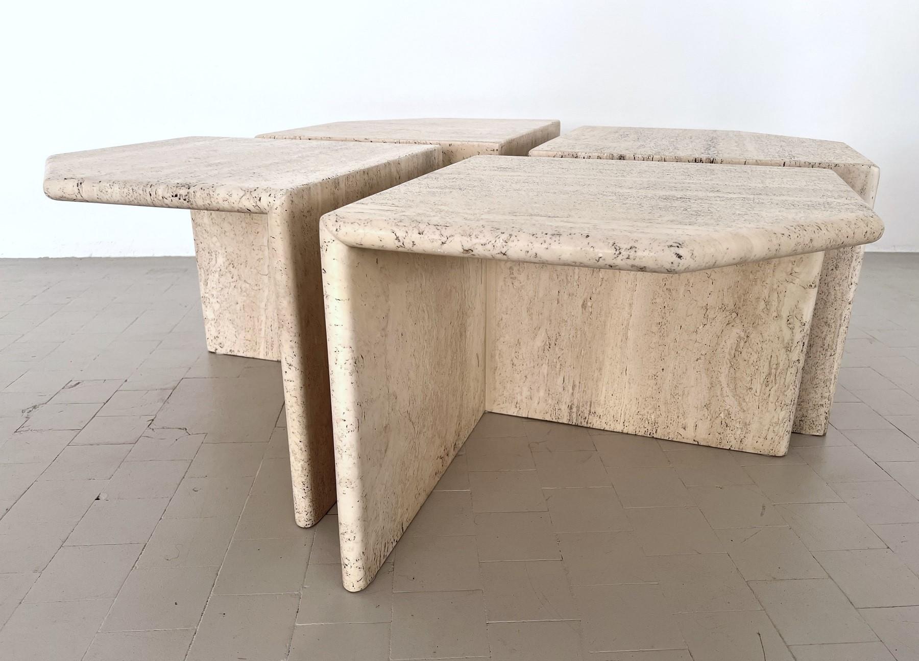 Table basse sectionnelle italienne du milieu du siècle en marbre travertin, composée de quatre pièces, 1970 9
