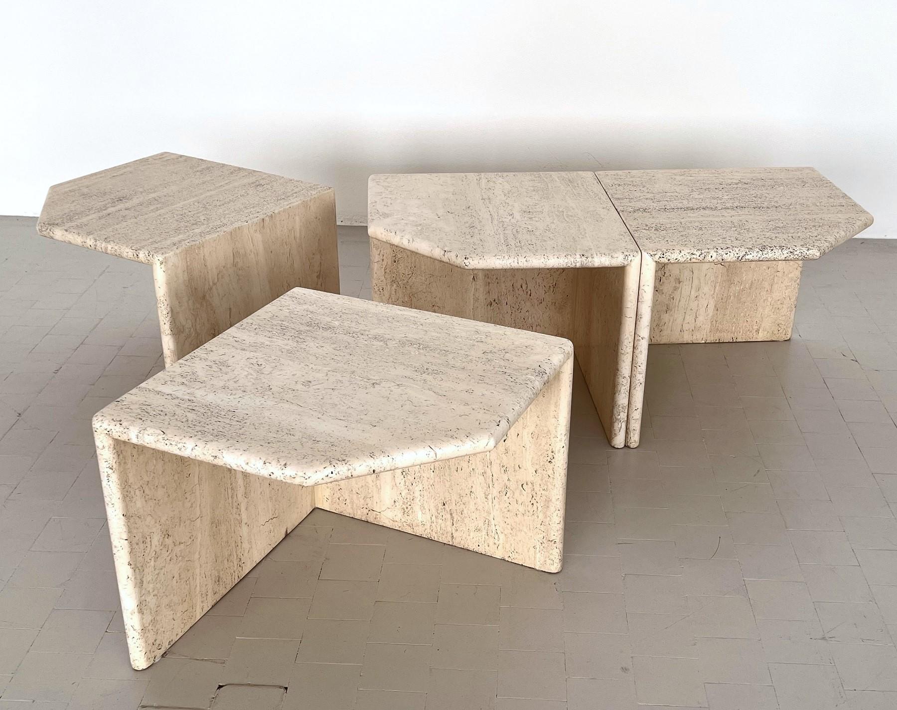 Travertin Table basse sectionnelle italienne du milieu du siècle en marbre travertin, composée de quatre pièces, 1970