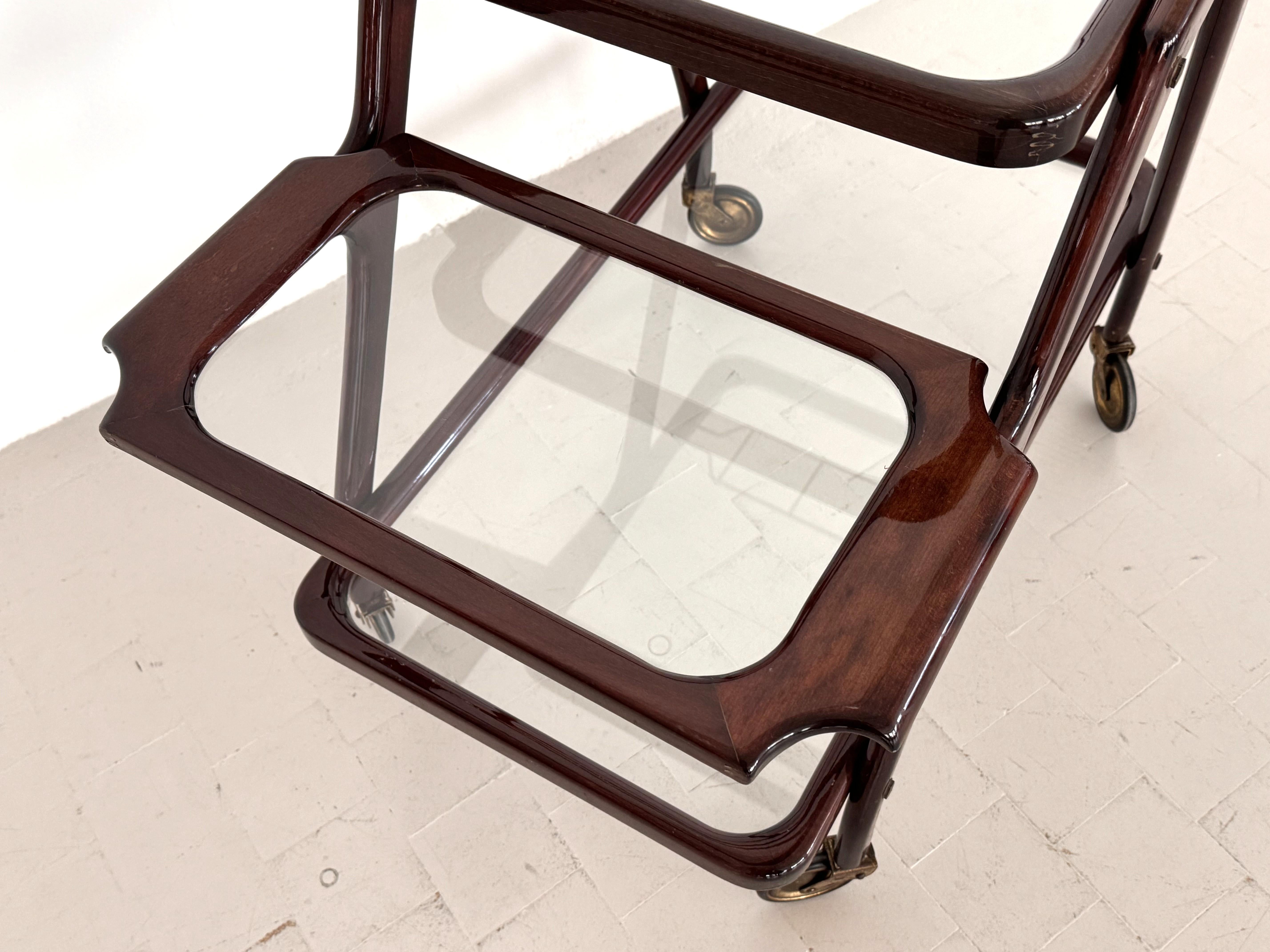 Ottone Carrello da portata o carrello in stile Cesare Lacca, anni '60, italiano del Medioevo in vendita