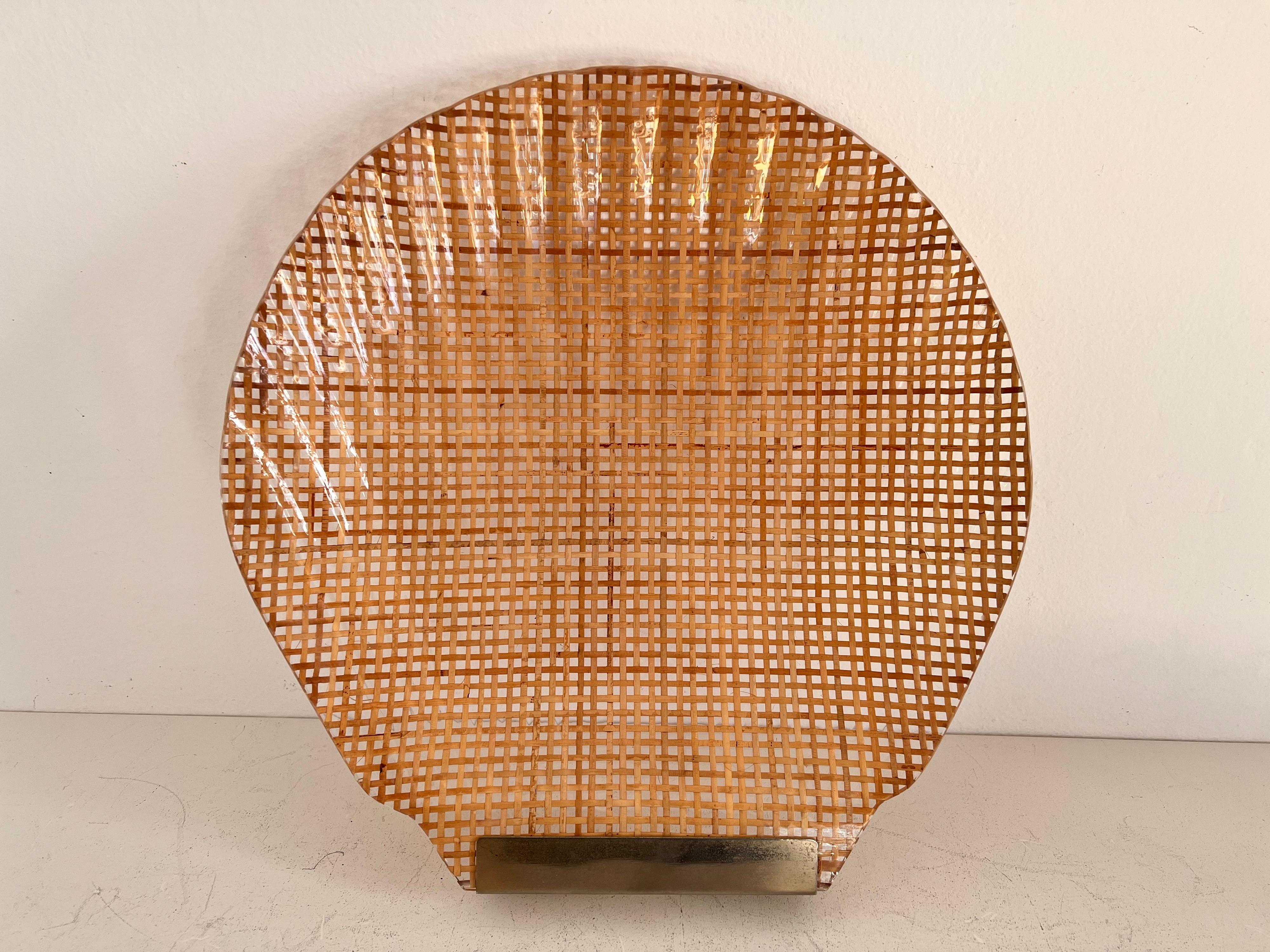 Italian MidCentury Serving Tray in Lucite, Rattan and Brass in Shell Shape, 1970 For Sale 11