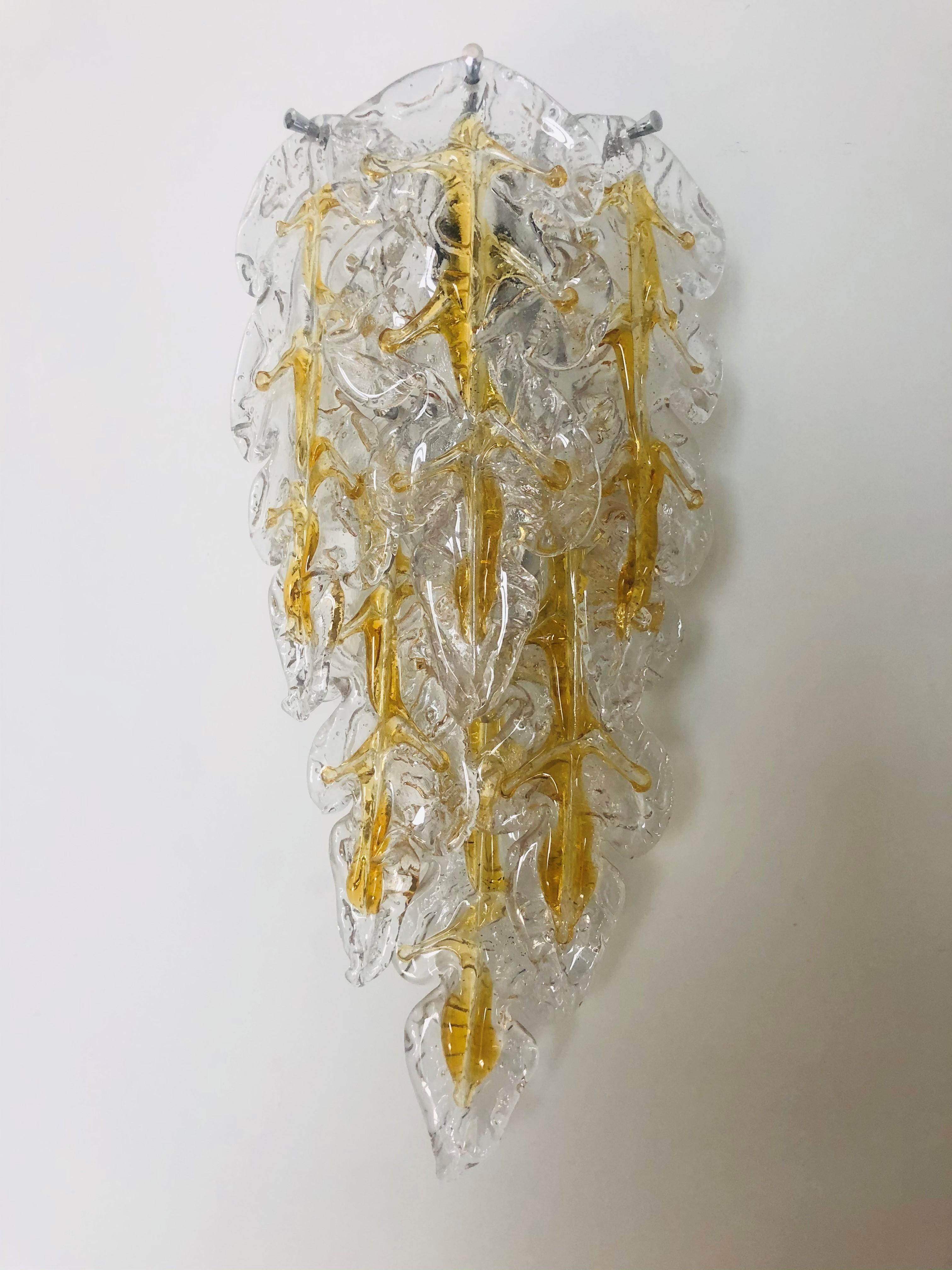 Mid-Century Modern Italian Midcentury Set of Four Murano Leaf Wall Sconces by Mazzega, 1970s en vente