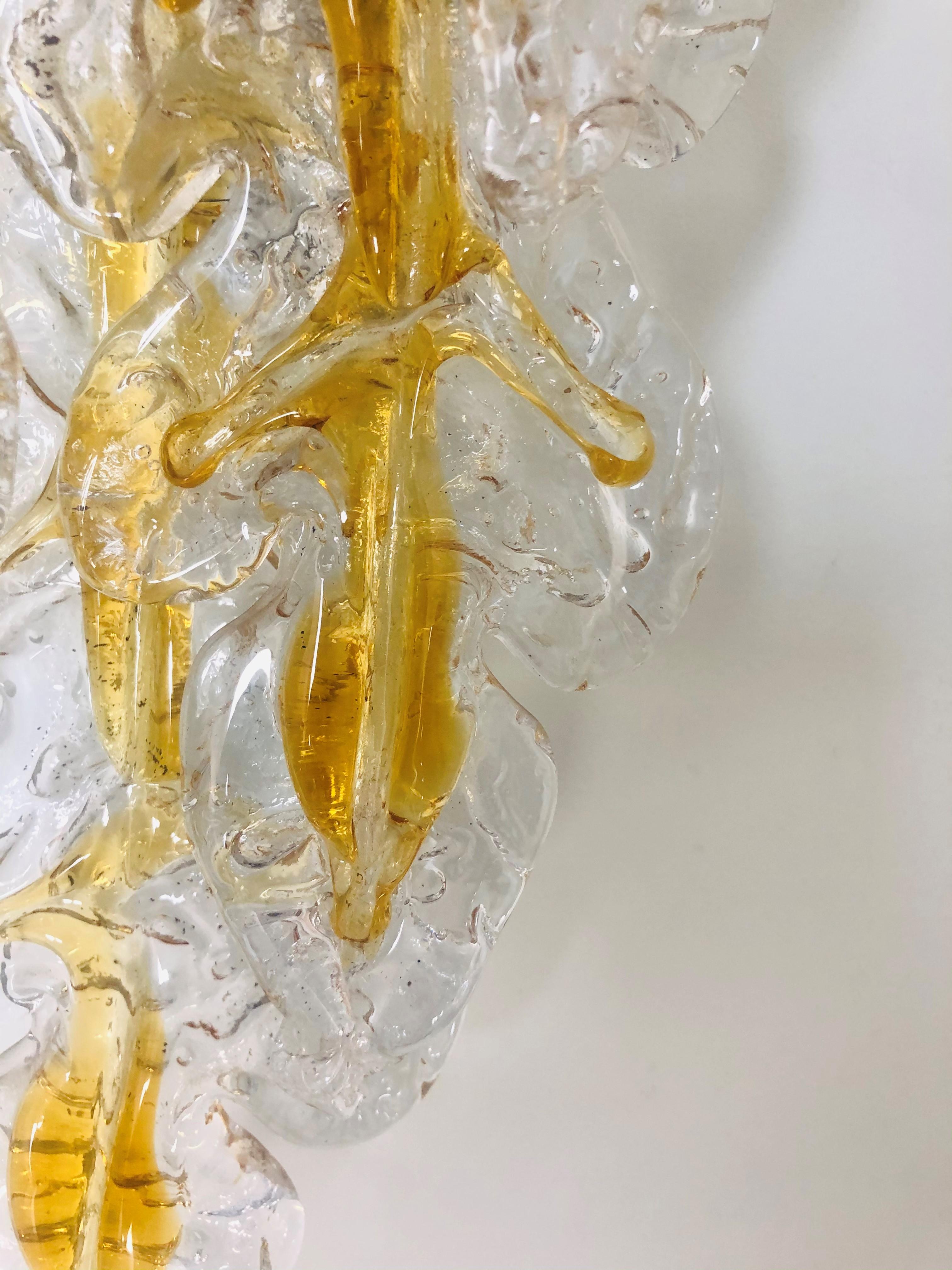 Fin du 20e siècle Italian Midcentury Set of Four Murano Leaf Wall Sconces by Mazzega, 1970s en vente