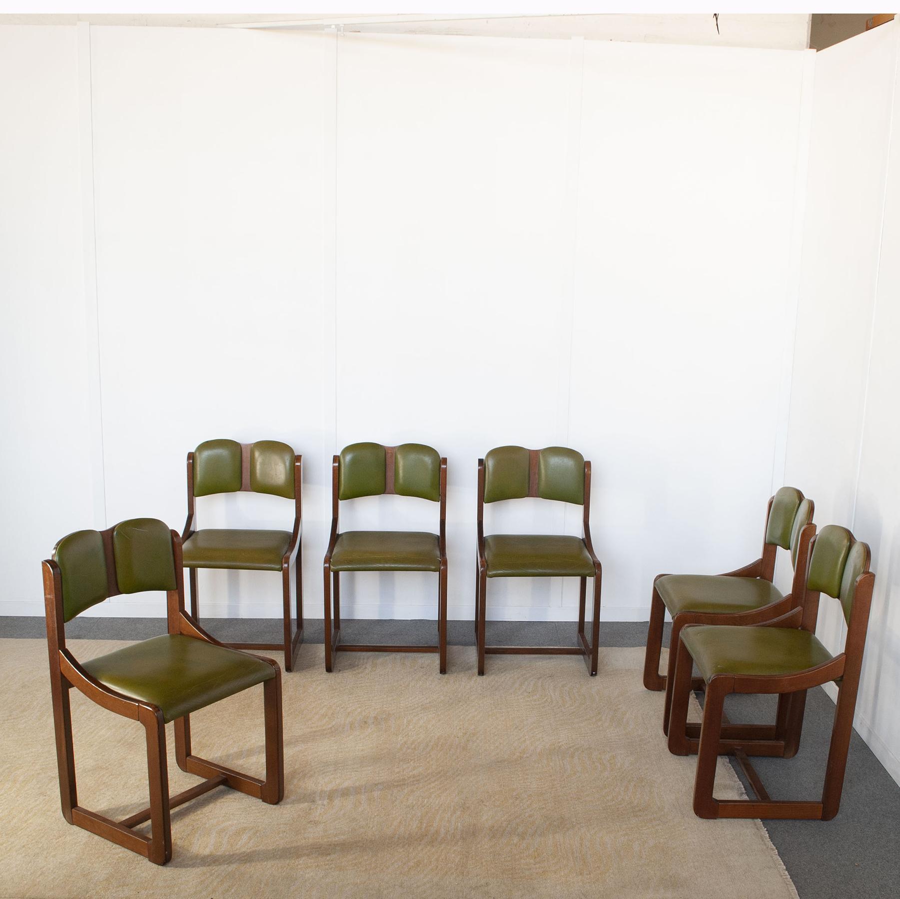 Set of six wooden chairs with green leather seat of the period Italian production 1960s.