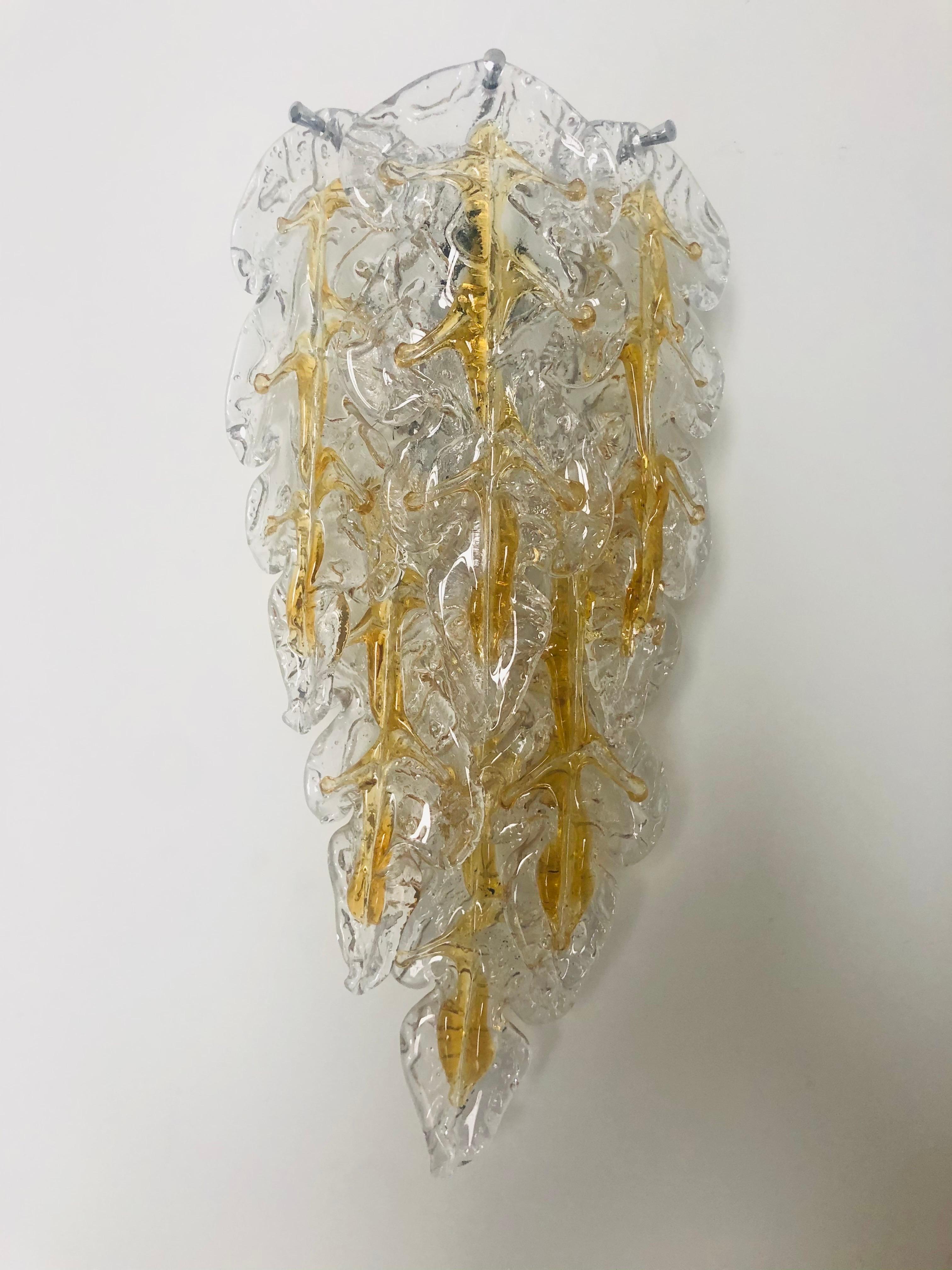 Juego italiano de tres apliques de pared de ámbar de Murano de Mazzega, Mediados de siglo, 1970 en venta 3