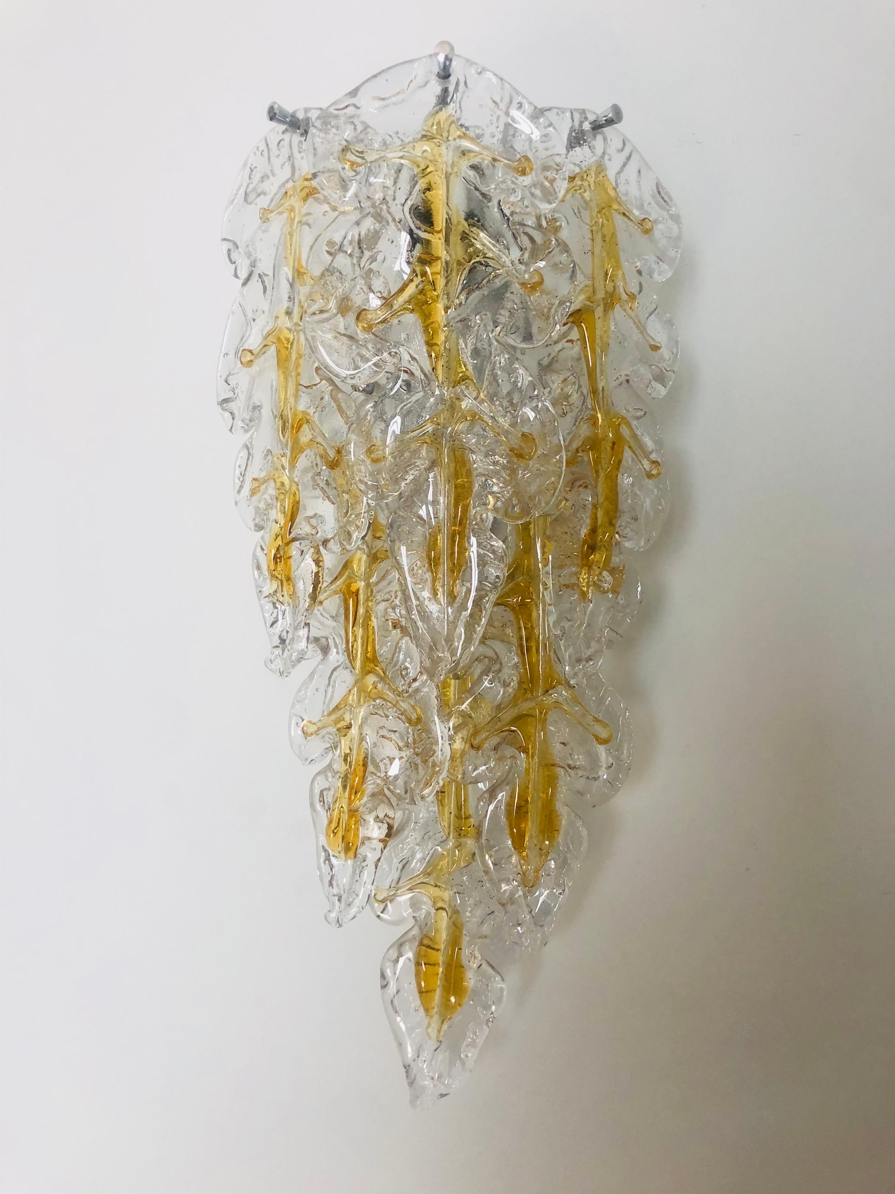 Juego italiano de tres apliques de pared de ámbar de Murano de Mazzega, Mediados de siglo, 1970 en venta 1